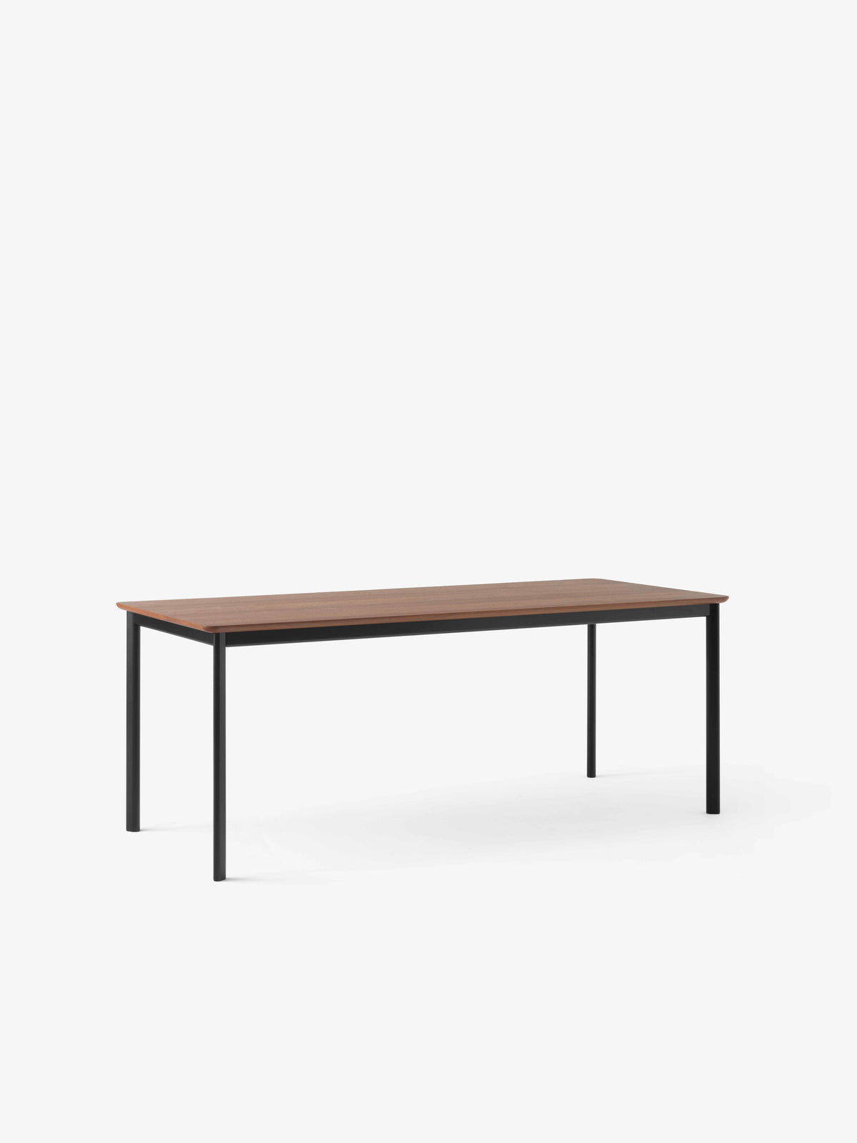 Tafel DRIP met notenhouten blad en zwarte basis
