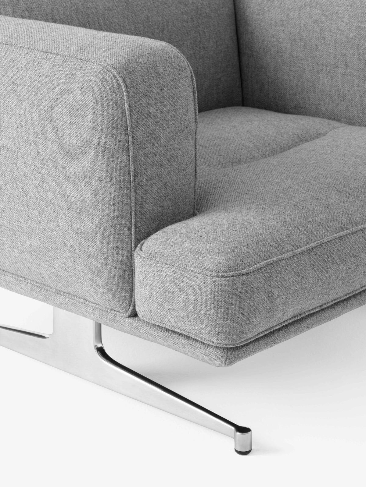 Fauteuil INLAND AV21 gestoffeerd met een aluminium basis