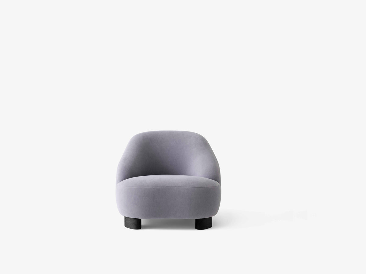 Gestoffeerde MARGAS LC1 fauteuil met notenhouten basis