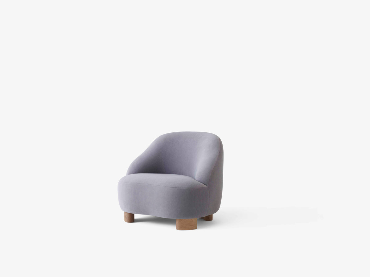 Fauteuil MARGAS LC1 gestoffeerd met een eiken basis
