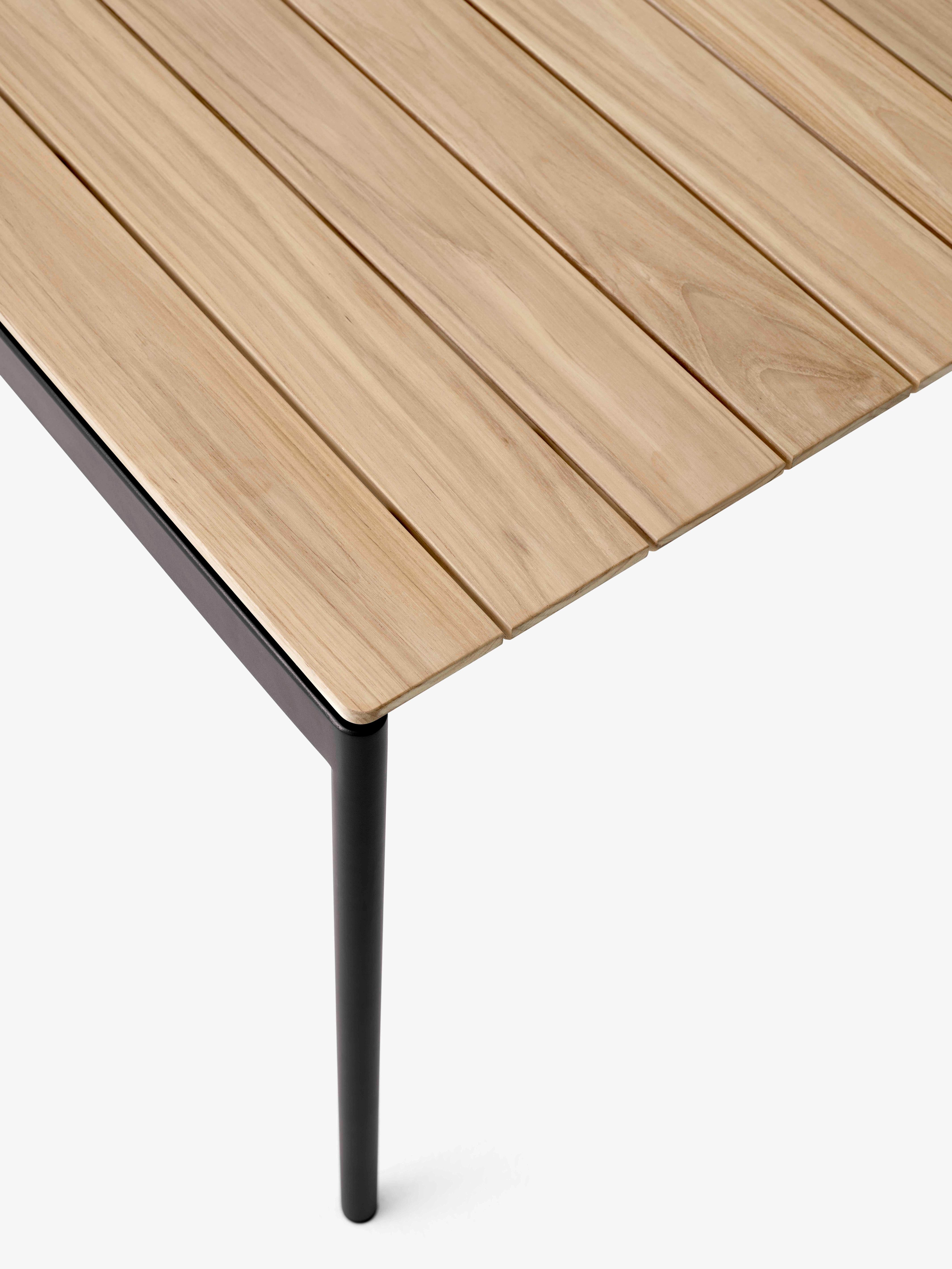 Buiten tafel VILLE teakhout met zwarte basis