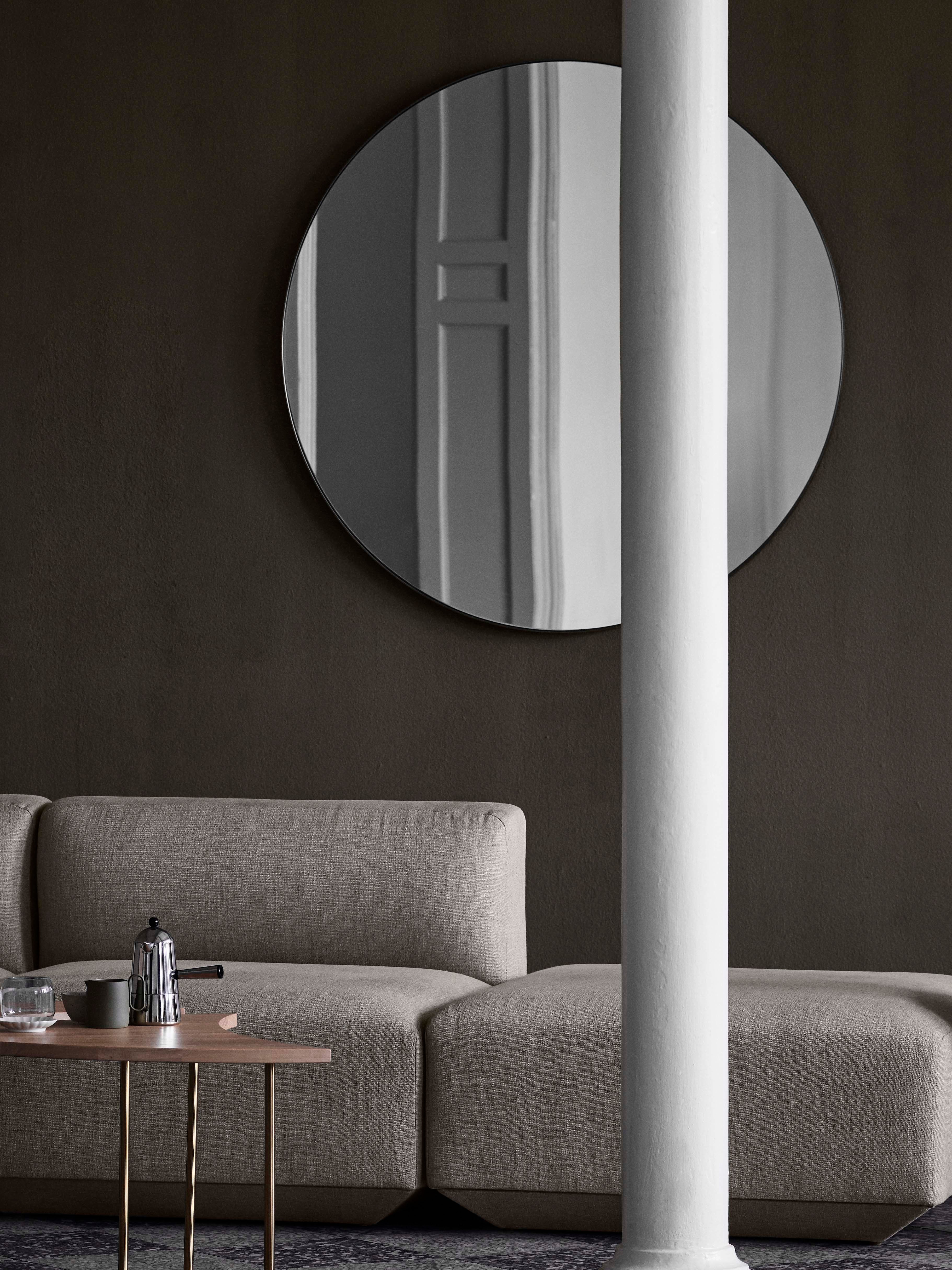 PINWHEEL HM7 bijzettafel, geolied notenhout met stalen basis