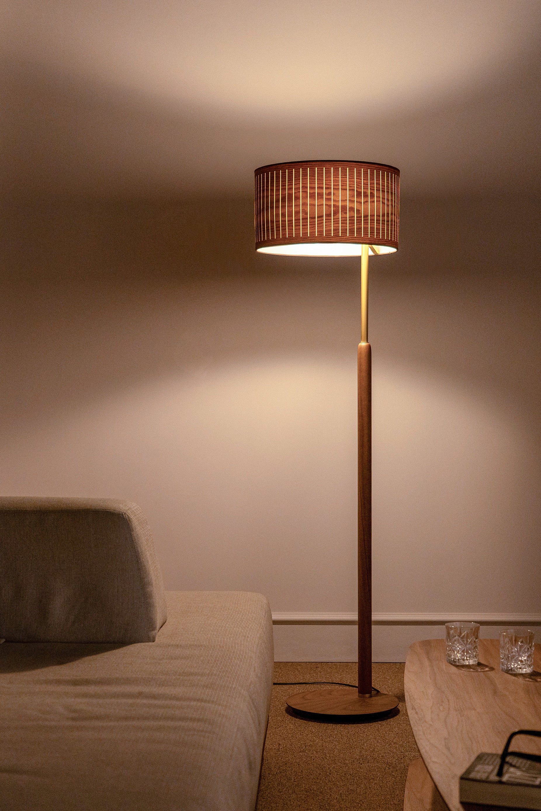 Vloerlamp AUTUMN notenhout