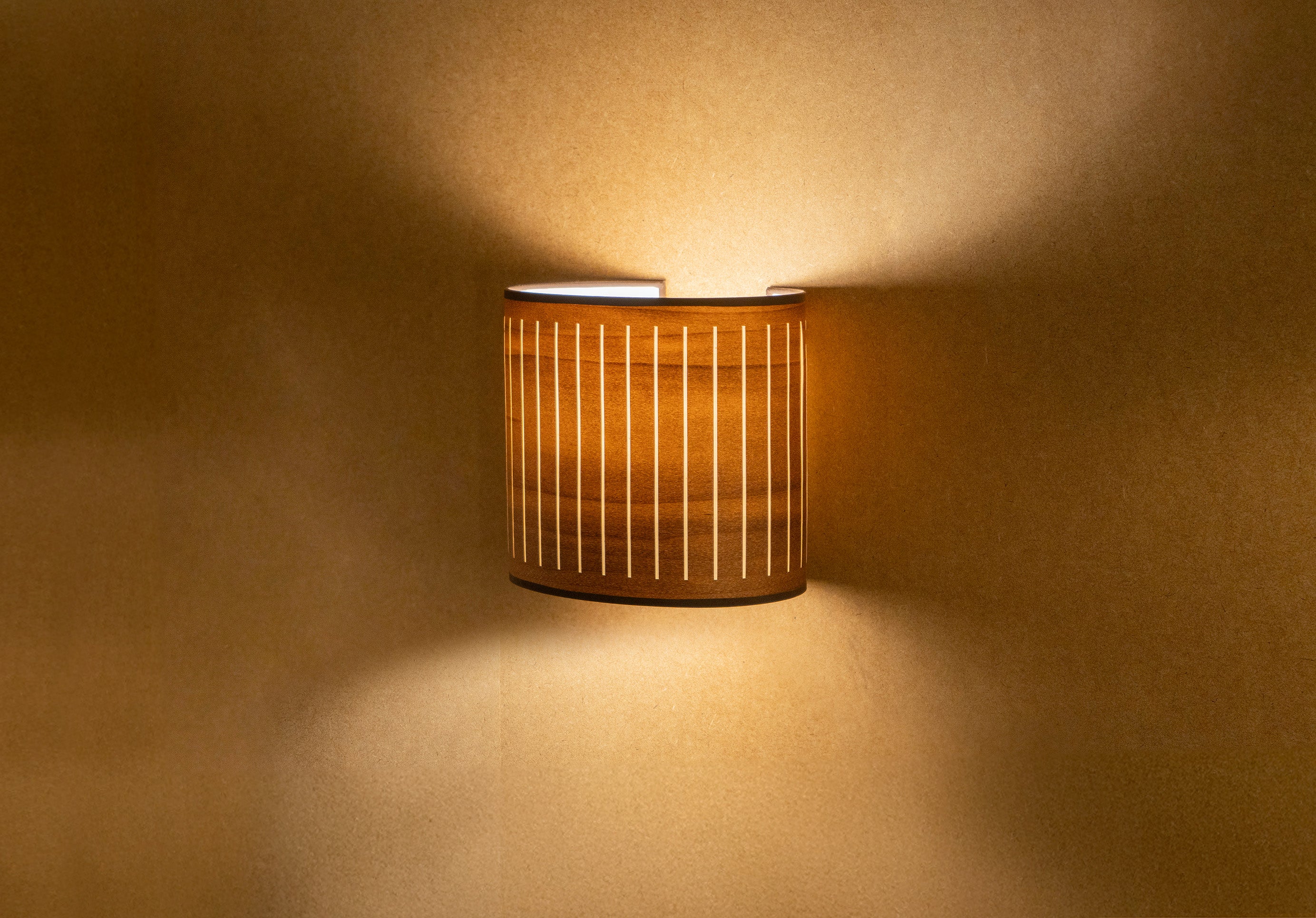 Wandlamp AUTUMN notenhout