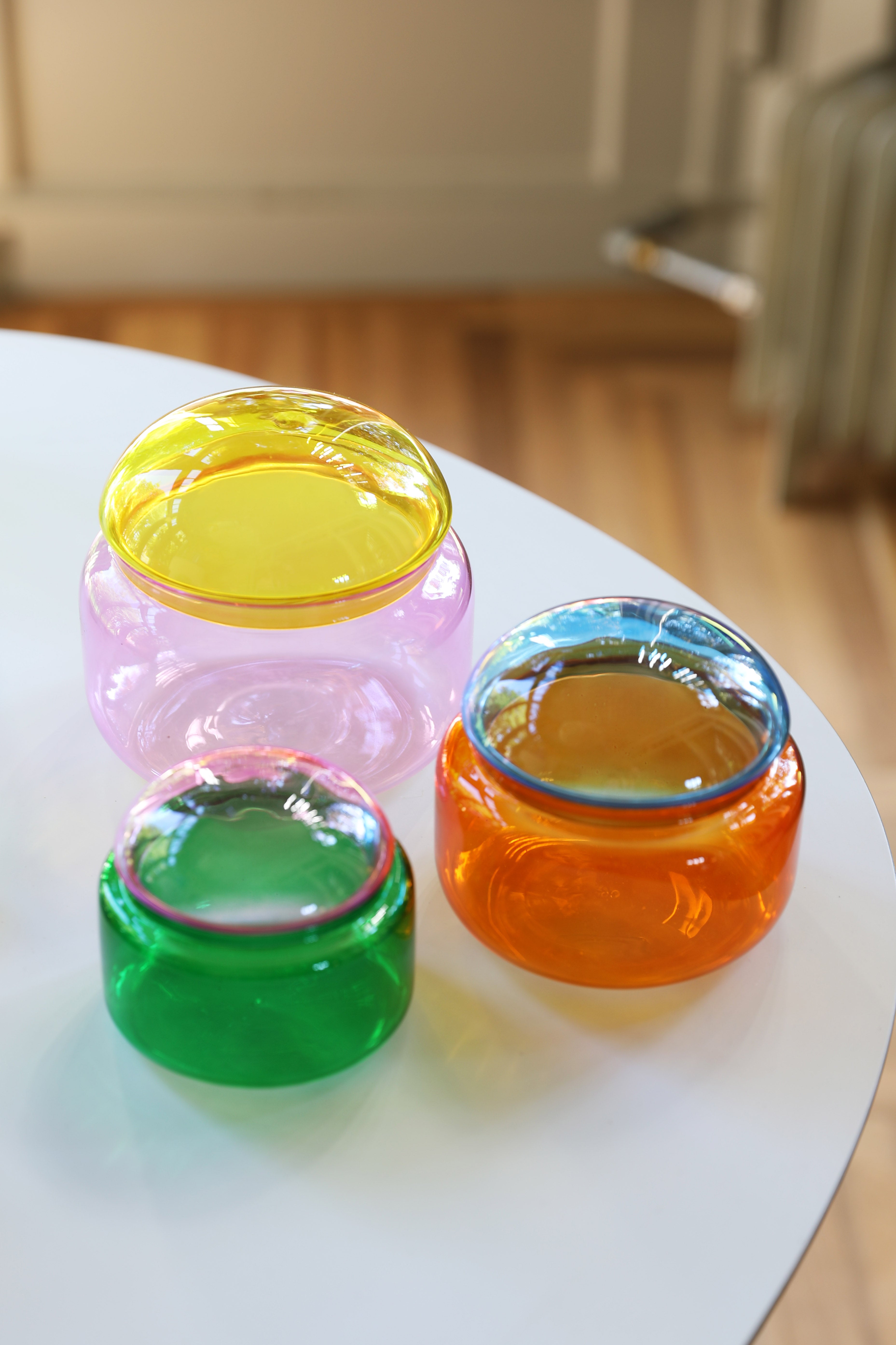 Glasbehälter PUFFY rosa mit gelbem Deckel