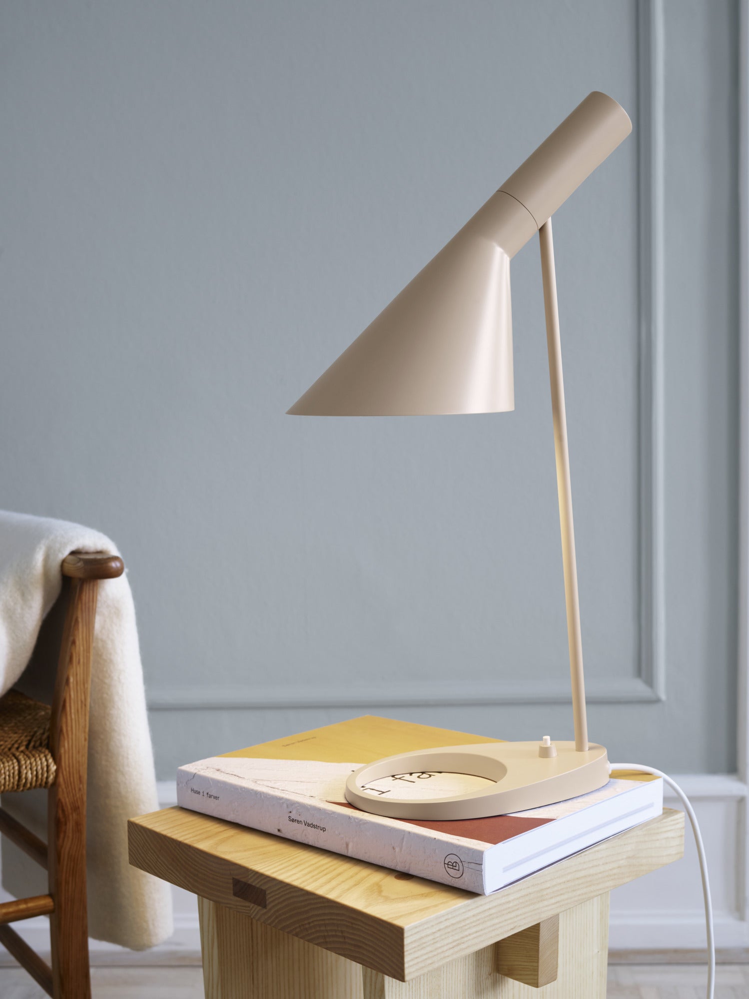 AJ table lamp warm sand