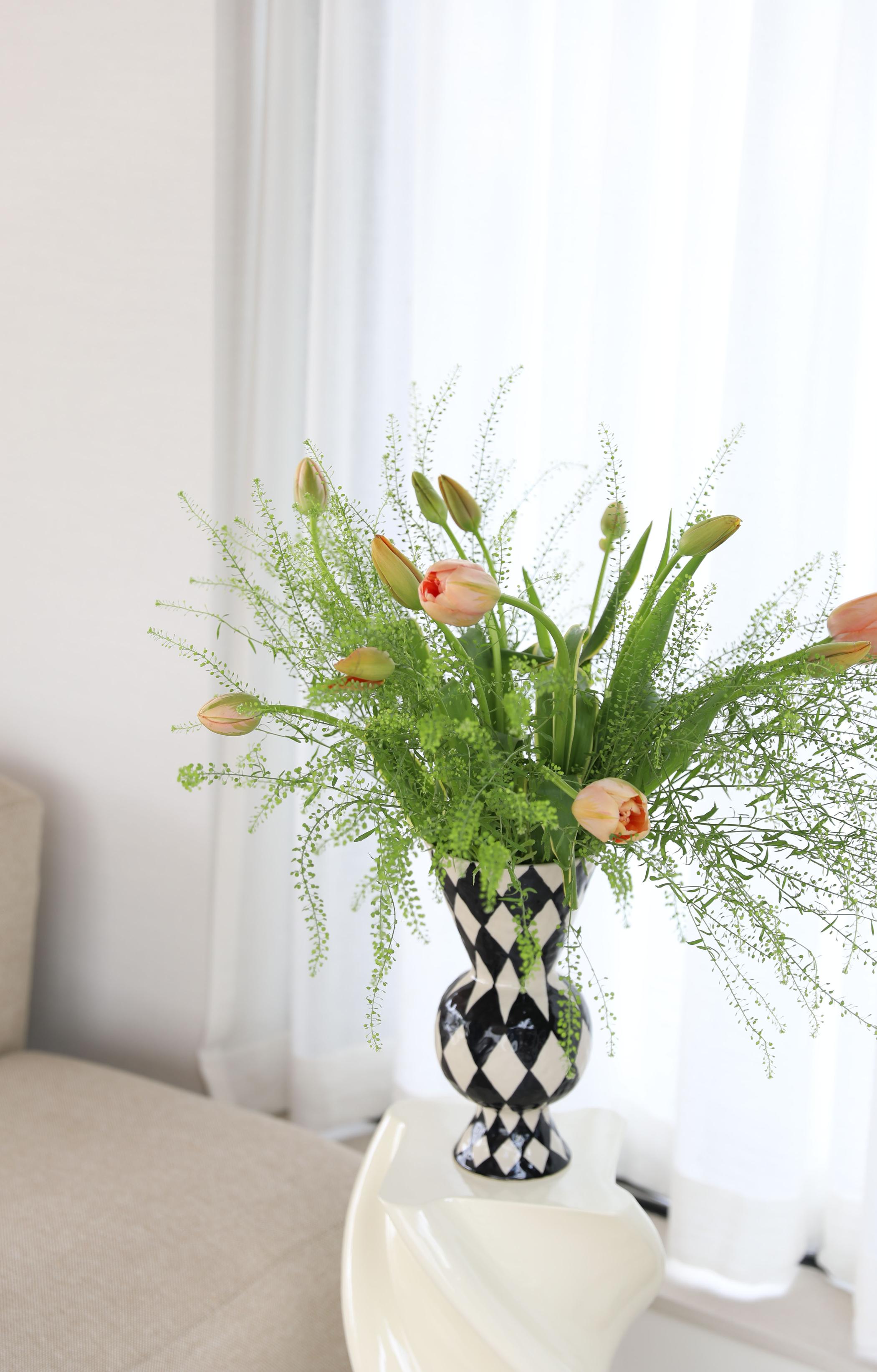 Zwarte RHOMBIC vaas met wit