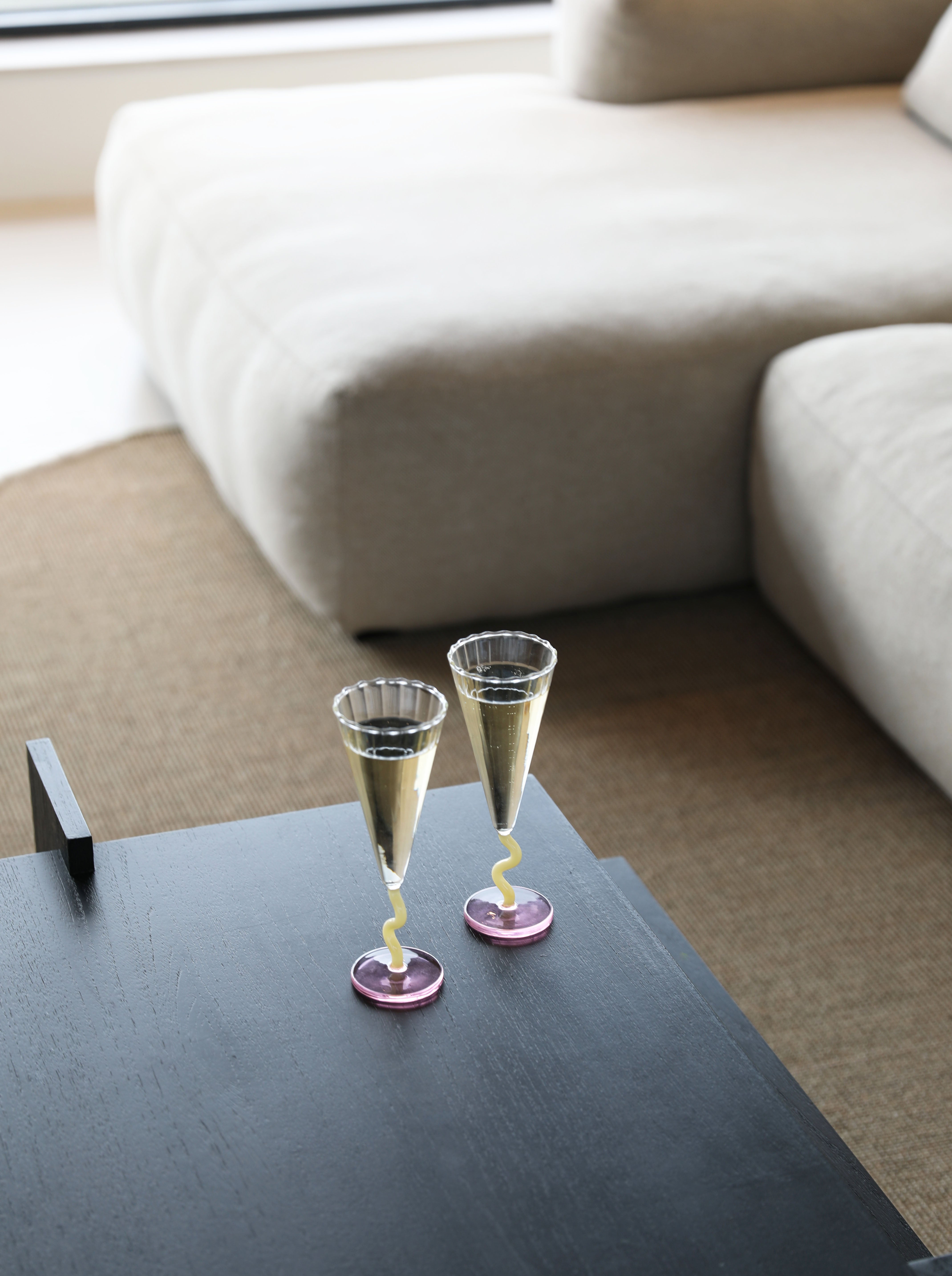 Set von Glaskelchen für Champagner CURVE gelb mit rosa