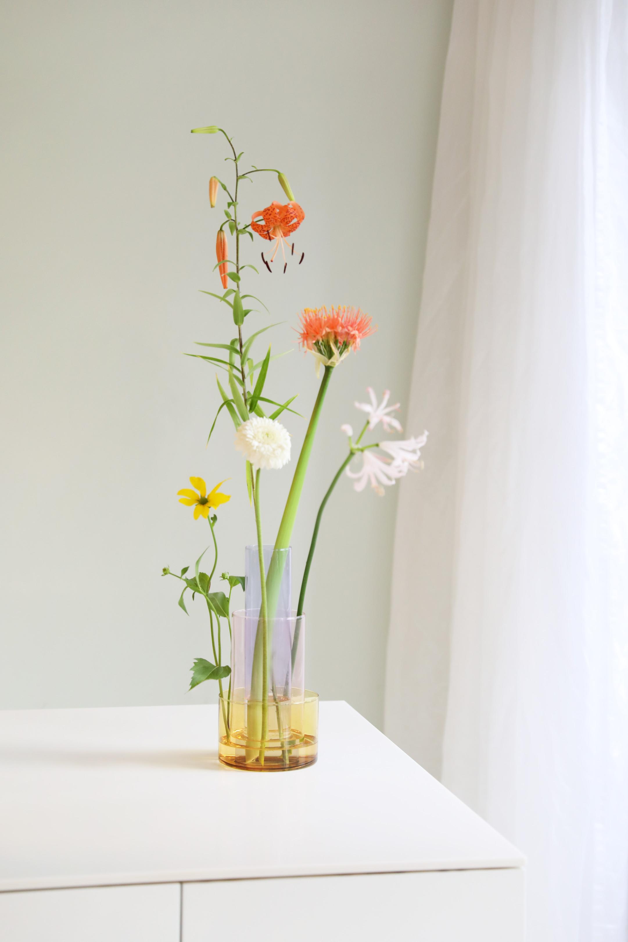 Vase AMPHI lila mit rosa und gelb