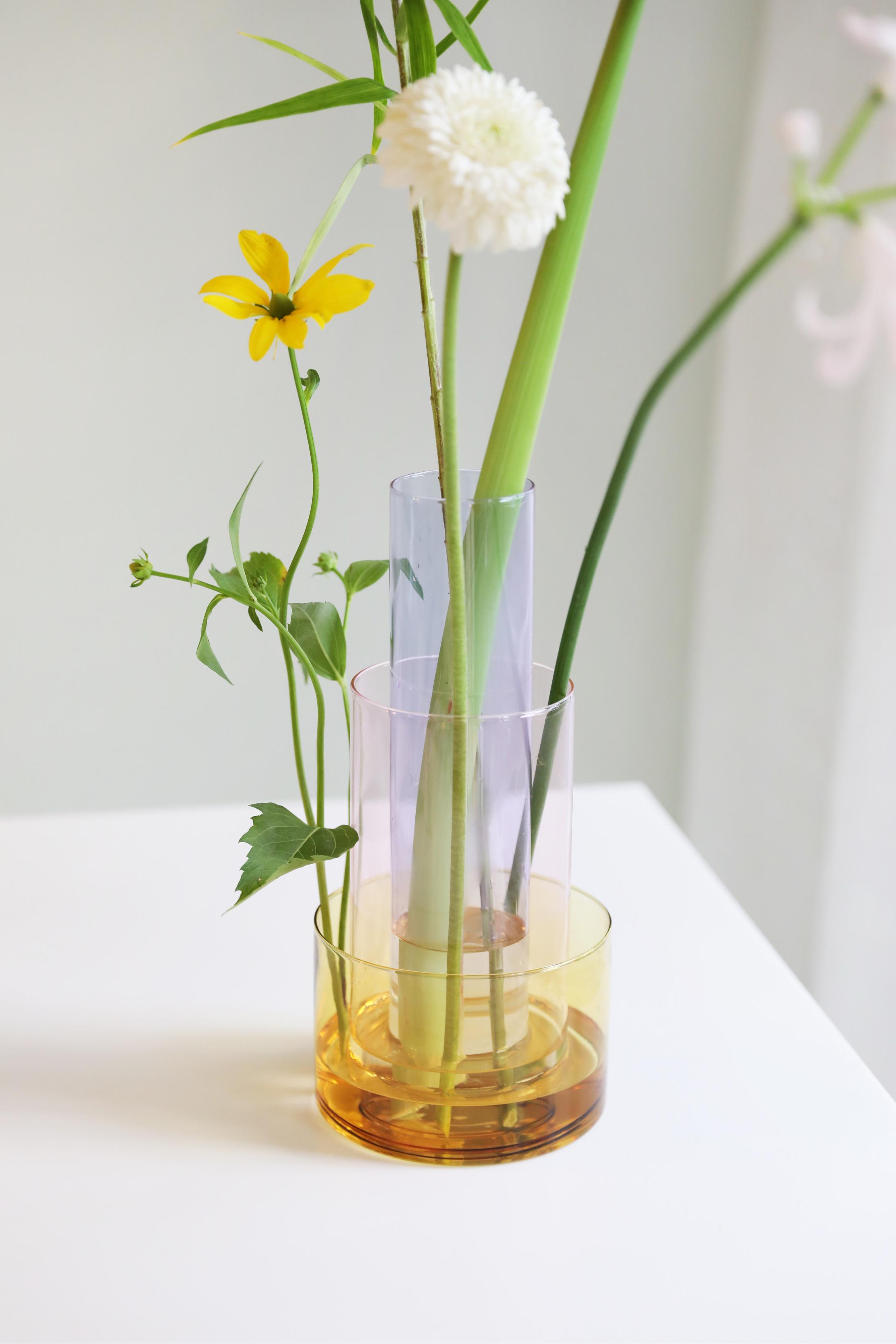 Vase AMPHI lila mit rosa und gelb