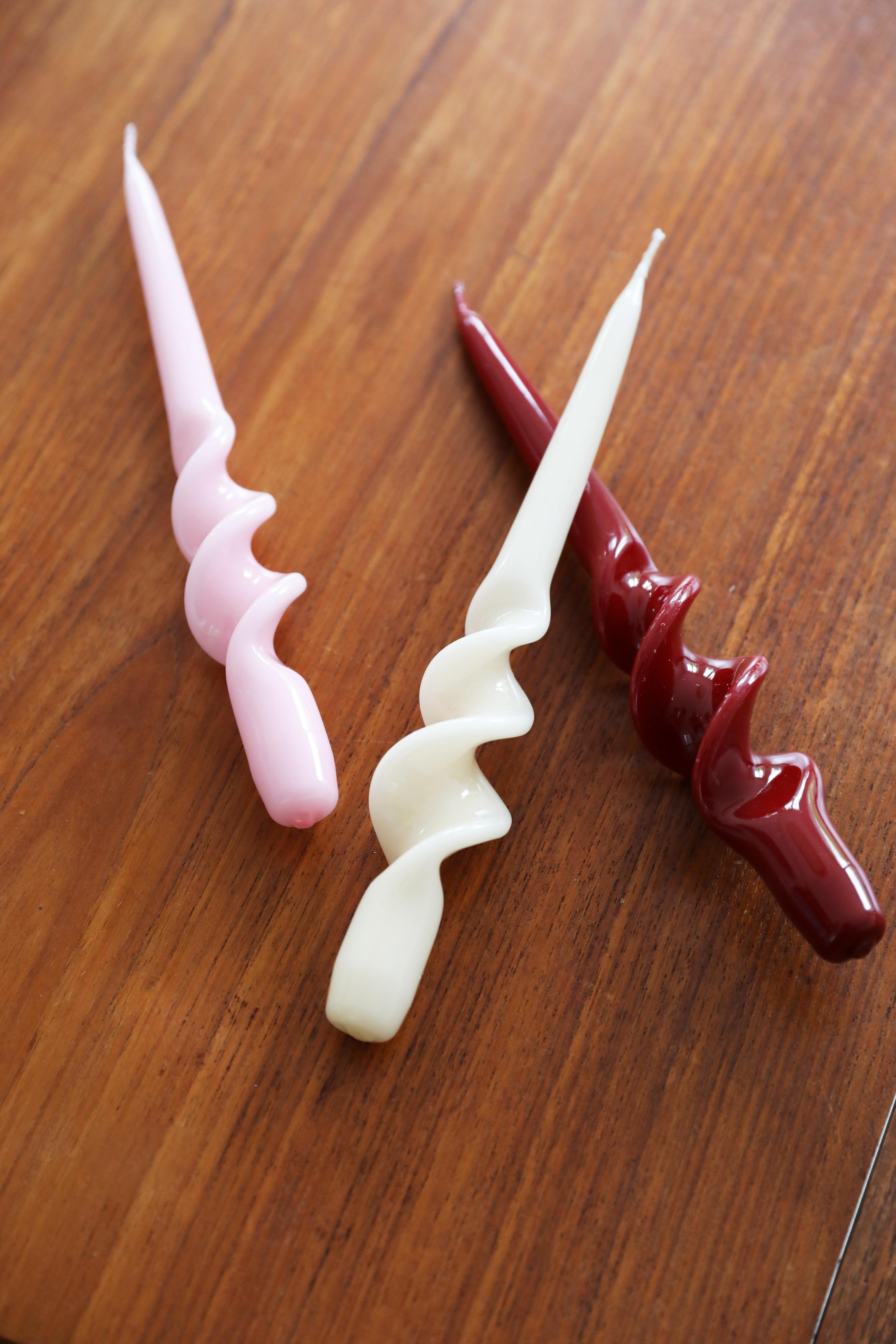 Set van kaarsen ALPHA REDS roze met bordeaux en geel