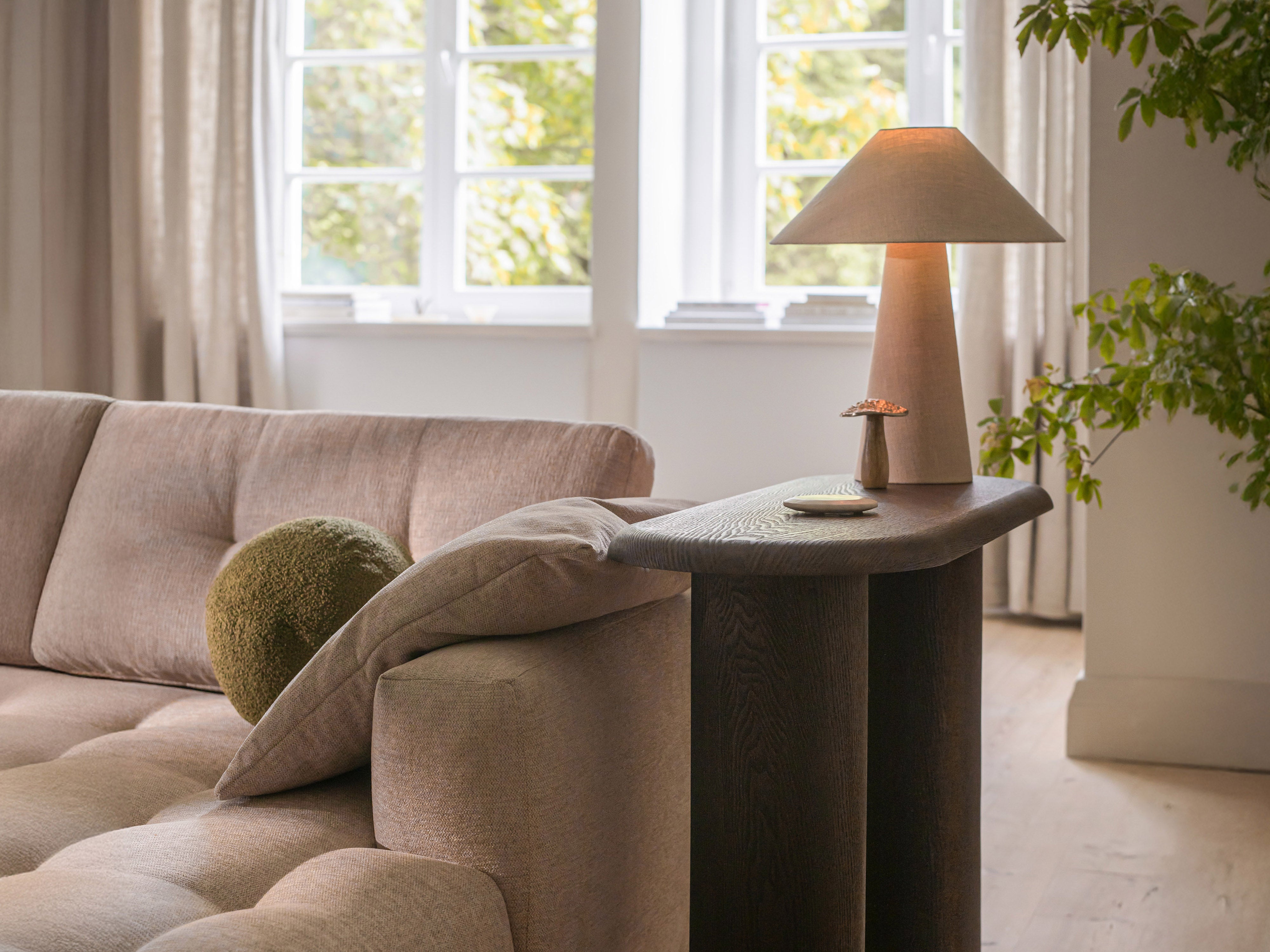 BEMY beige chenille fauteuil