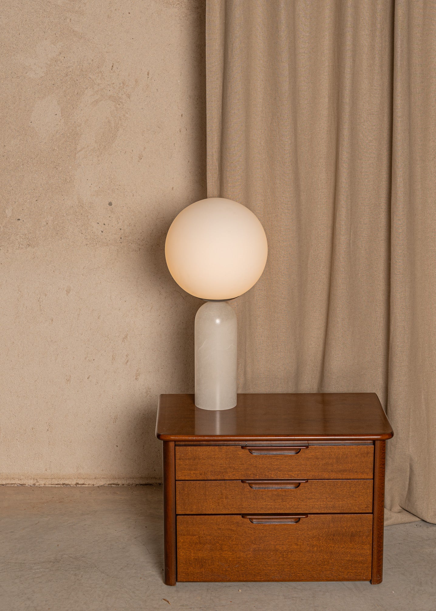ATLAS Table Lamp White Alabaster