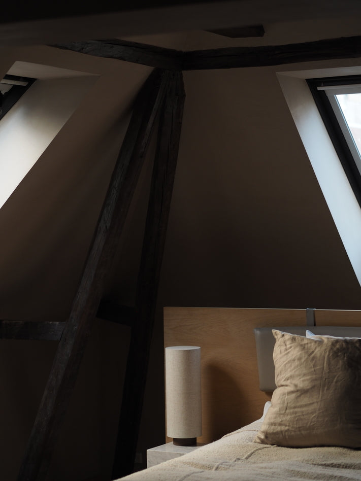 Tischlampe HASHIRA mit Eschenholzfuß