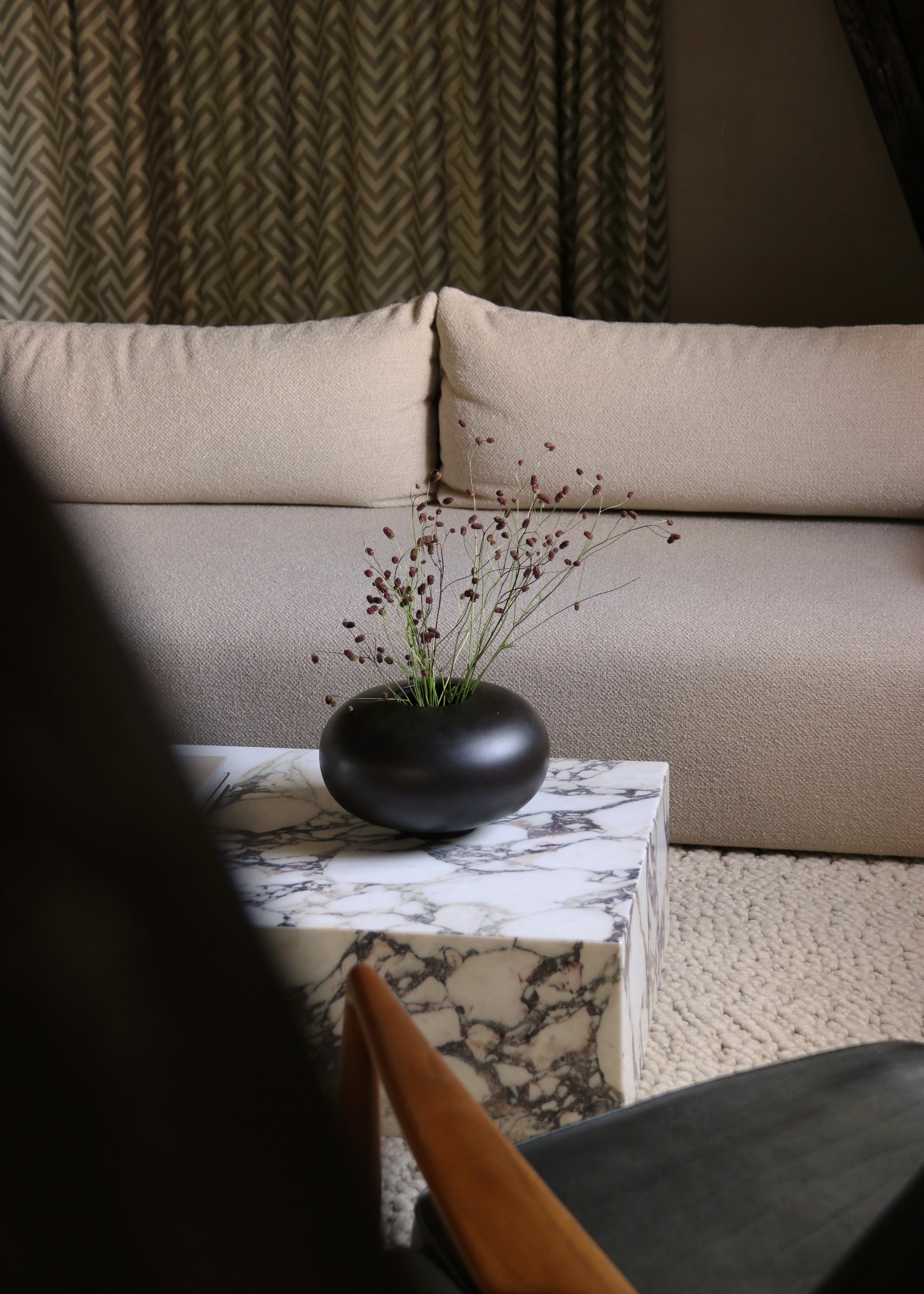 Vase SURROUND aus Mango-Holz