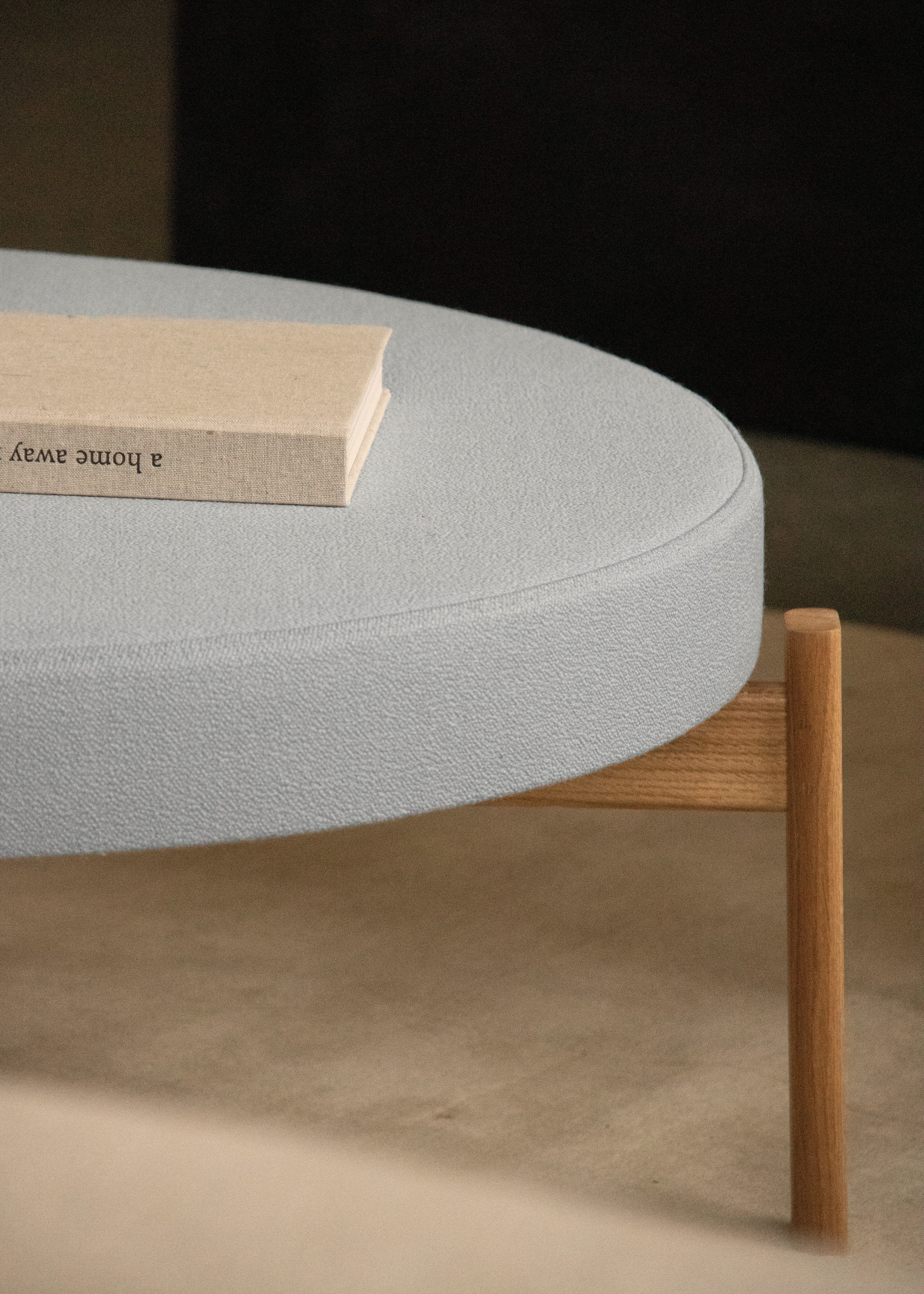 PASSAGE blue pouf with oak base