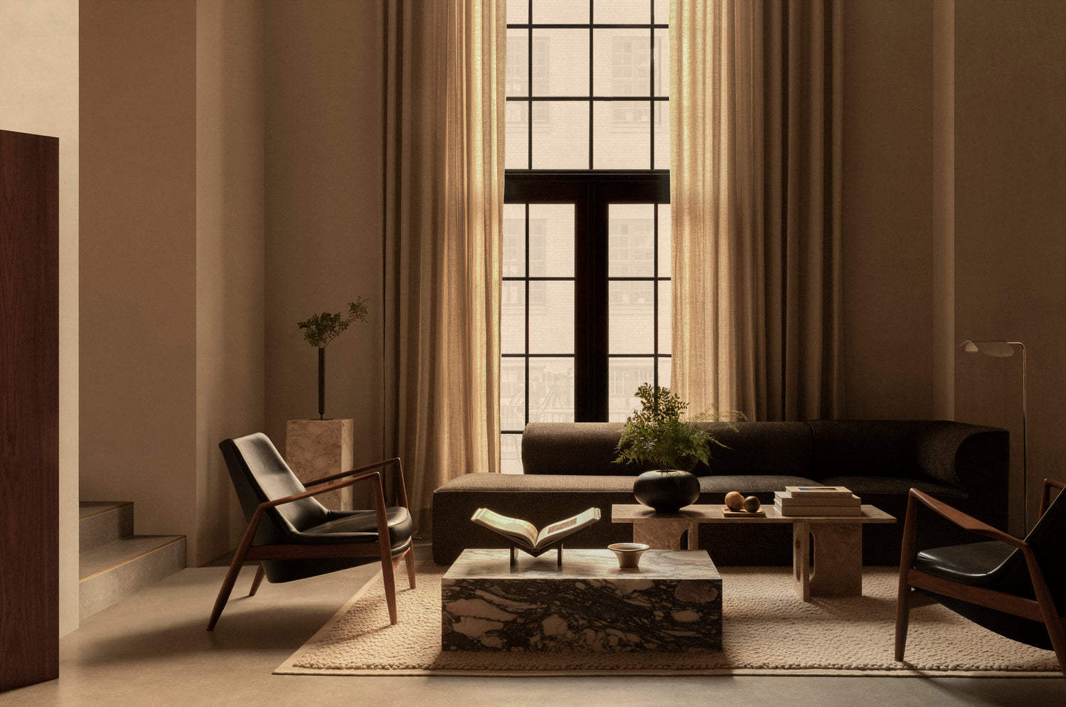 Stehlampe WING aus poliertem Aluminium