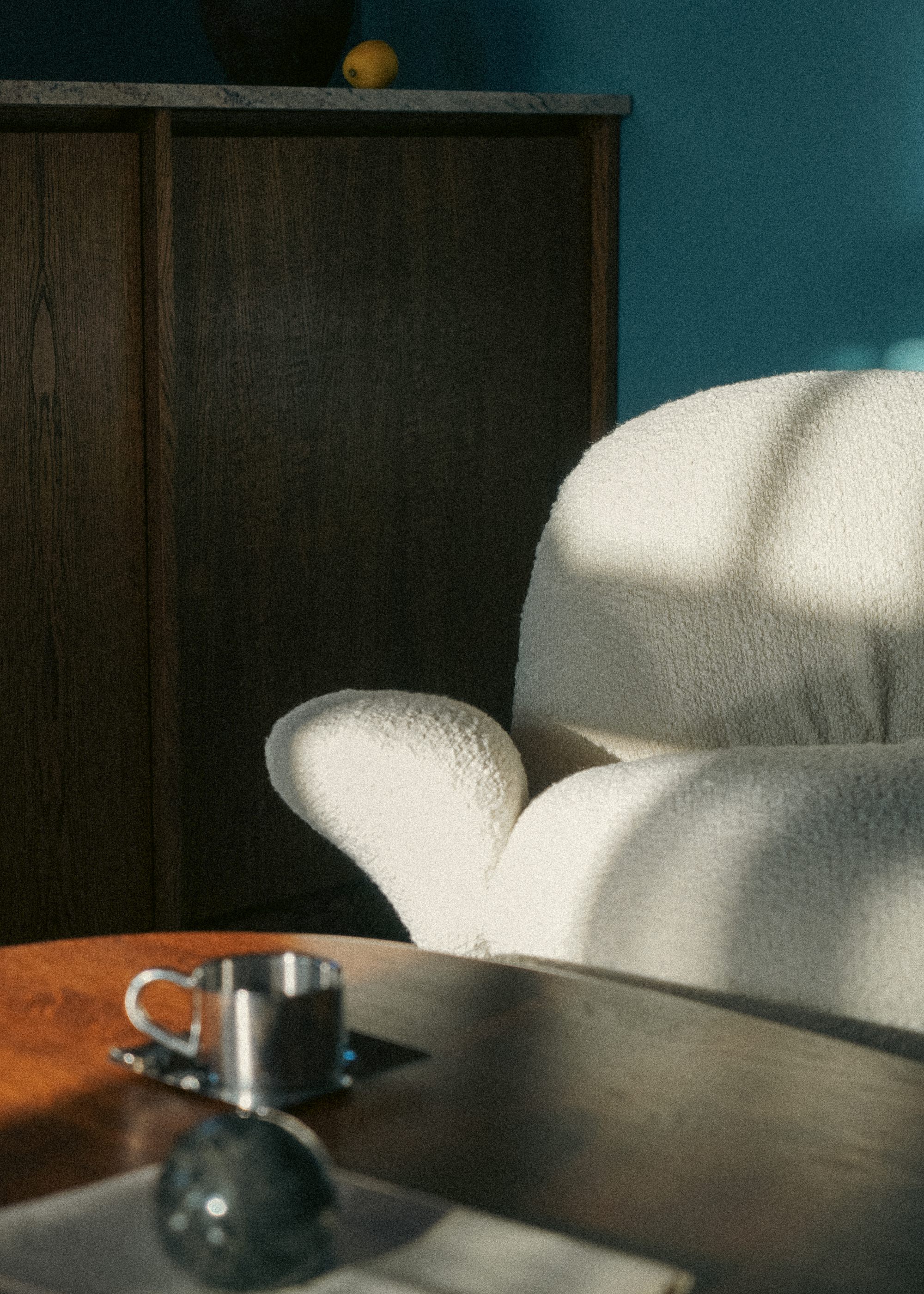 Witte BAOZA fauteuil met aluminium basis