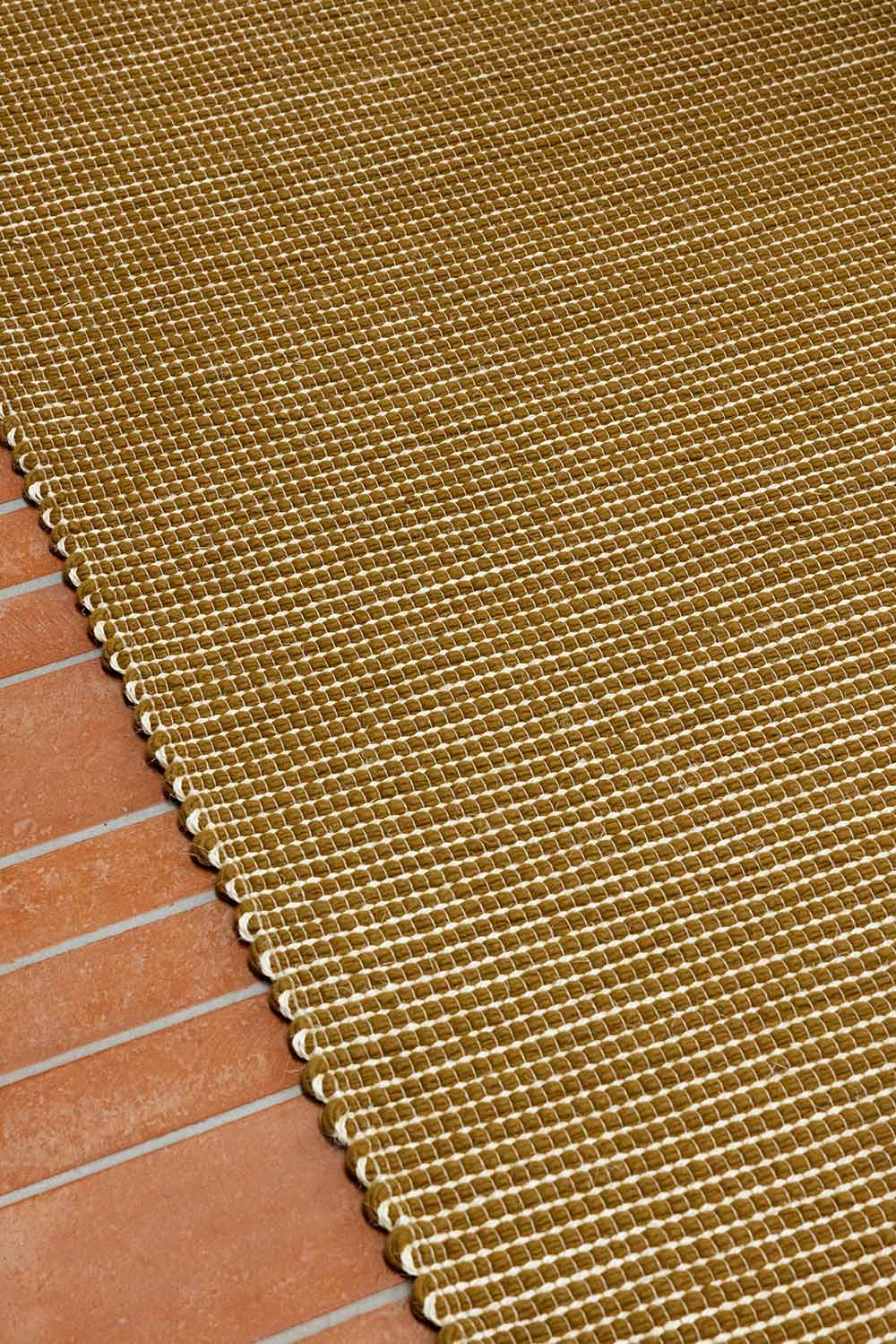 Vloerkleed FRAME mosterdkleurig