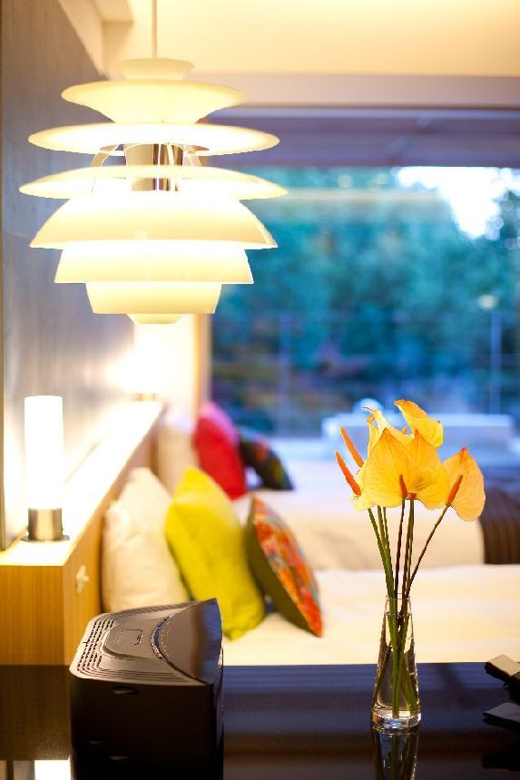 Hanglamp PH SNOWBALL vuilgroen met messing afwerking