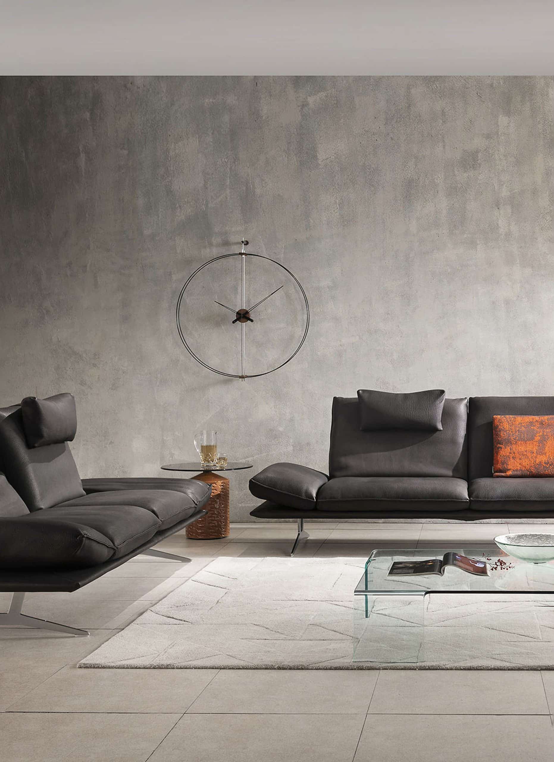 Wanduhr BARCELONA Nussbaum mit Schwarz und Silber