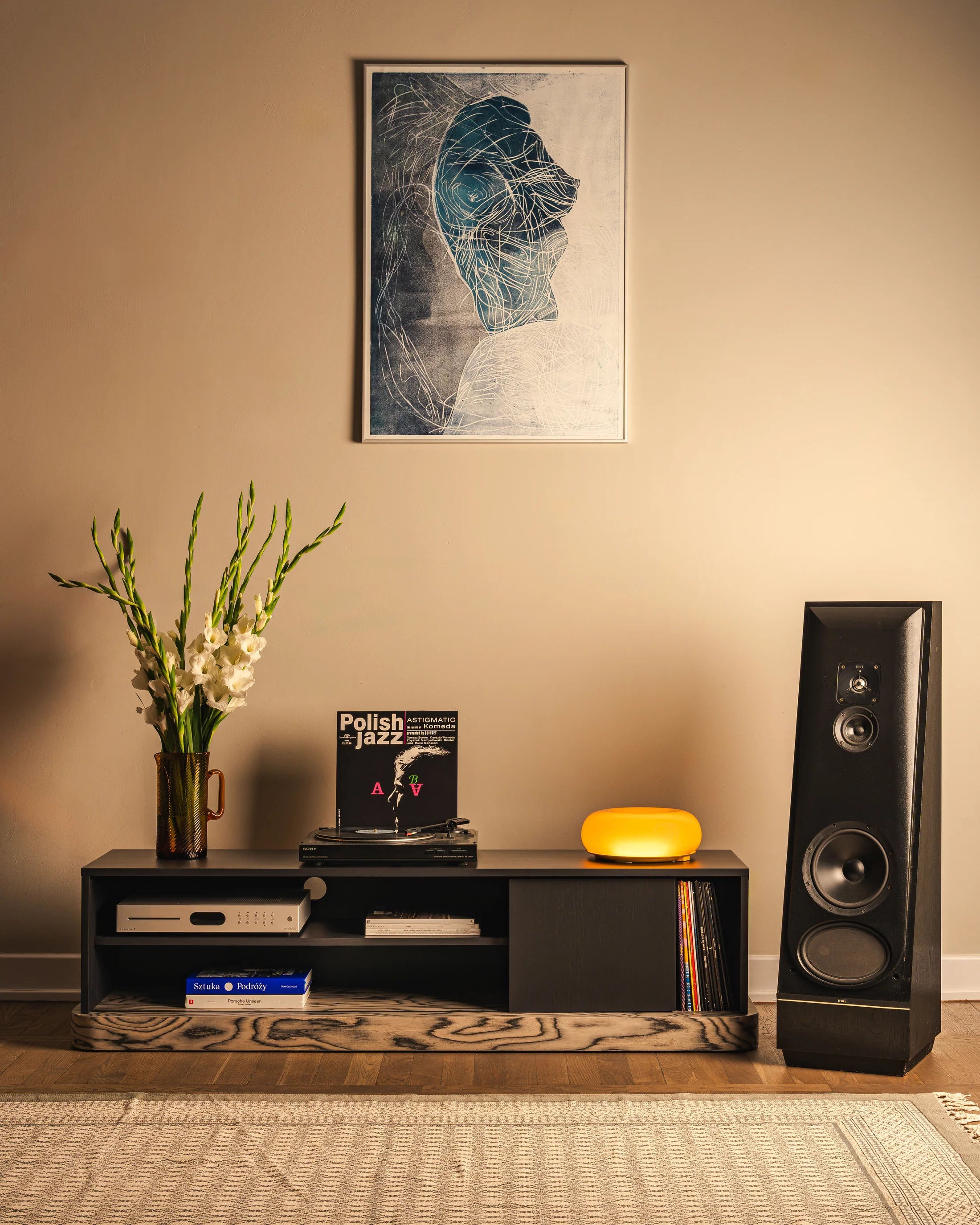 BAS Sottsass RTV-kast en ravenzwart