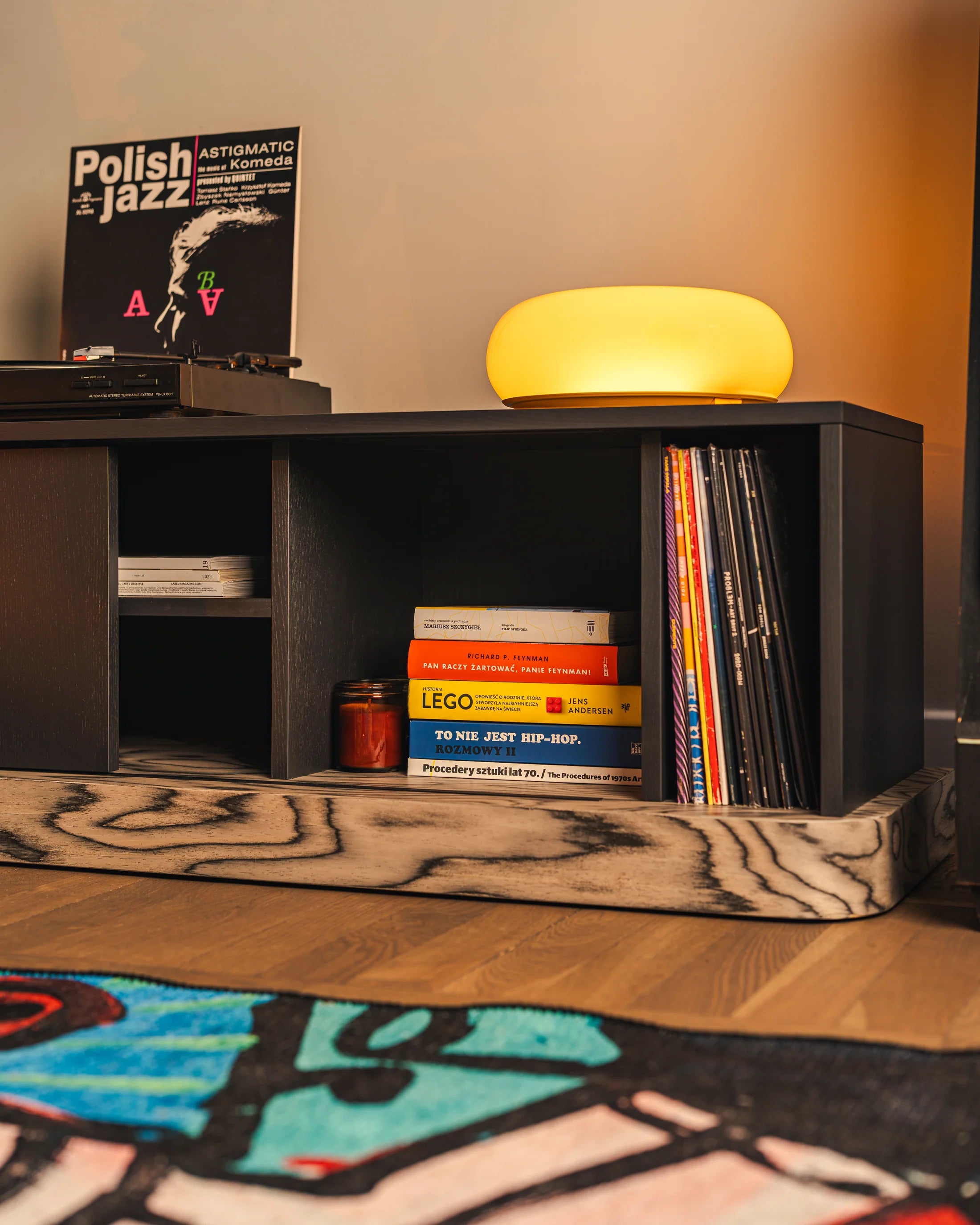 BAS Sottsass RTV-kast en ravenzwart