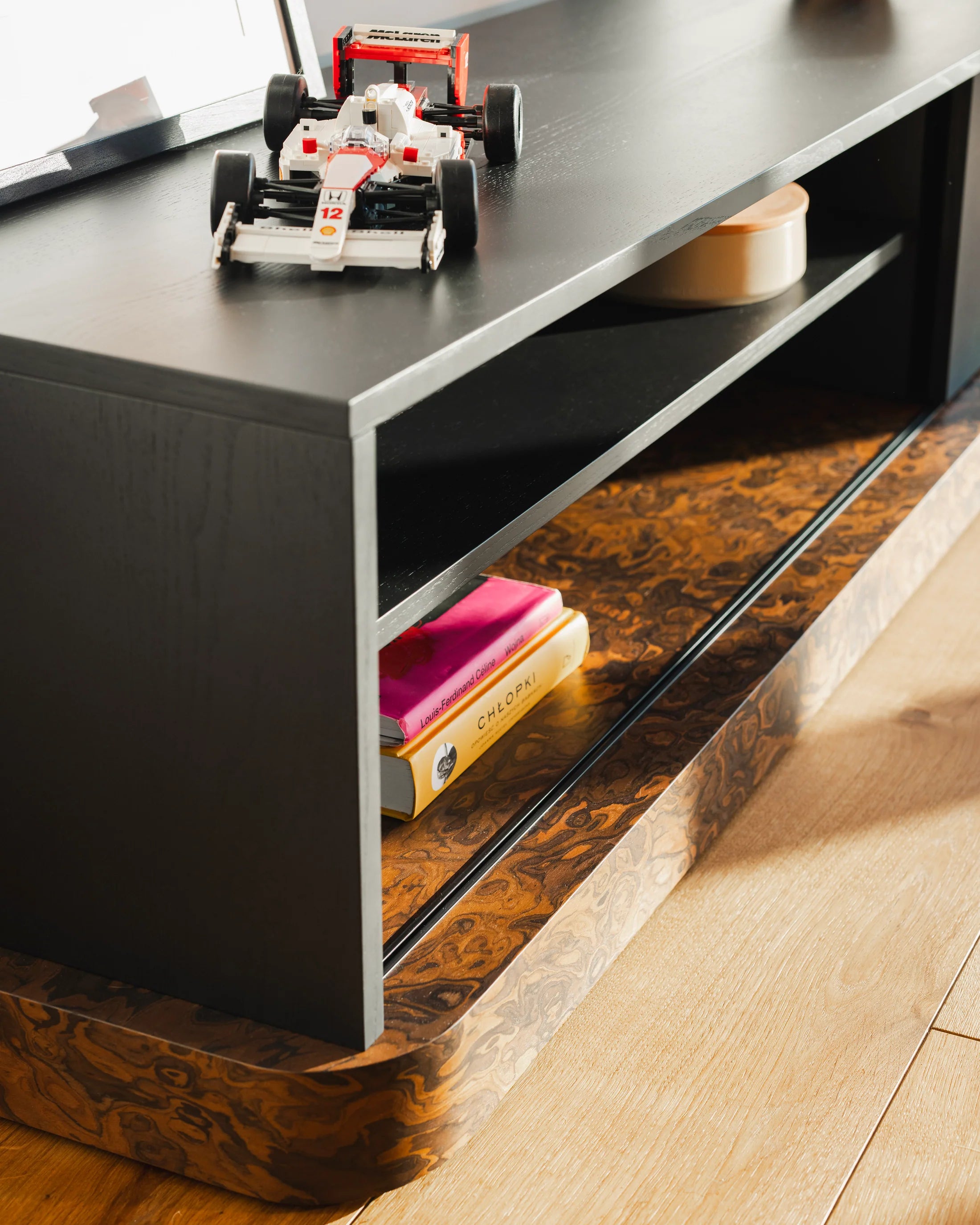 RTV-kast BAS California Burl en diepzwart