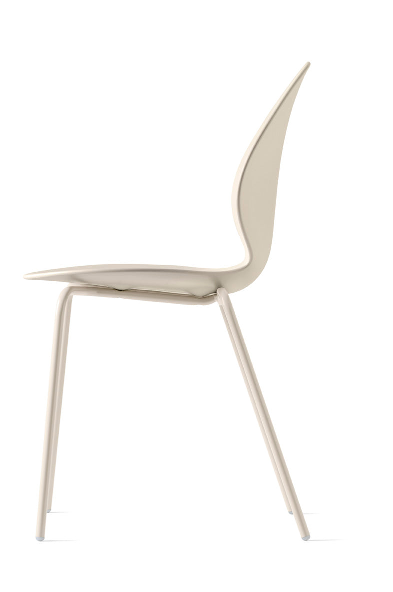 Stuhl BASIL mit cremefarbenem Sitz und cremefarbener Metallbasis