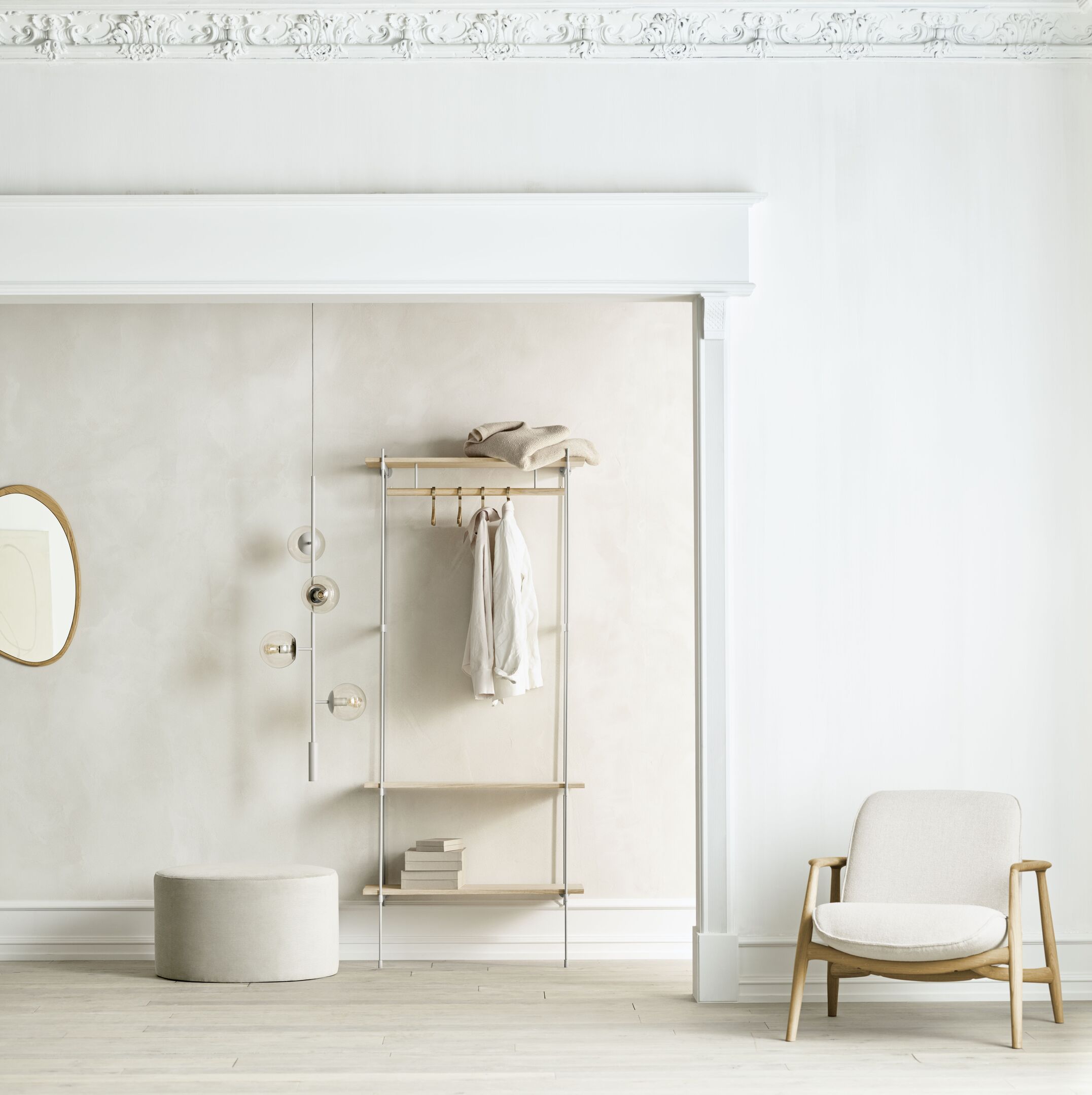 Witgeolied eikenhouten rek met messing frame