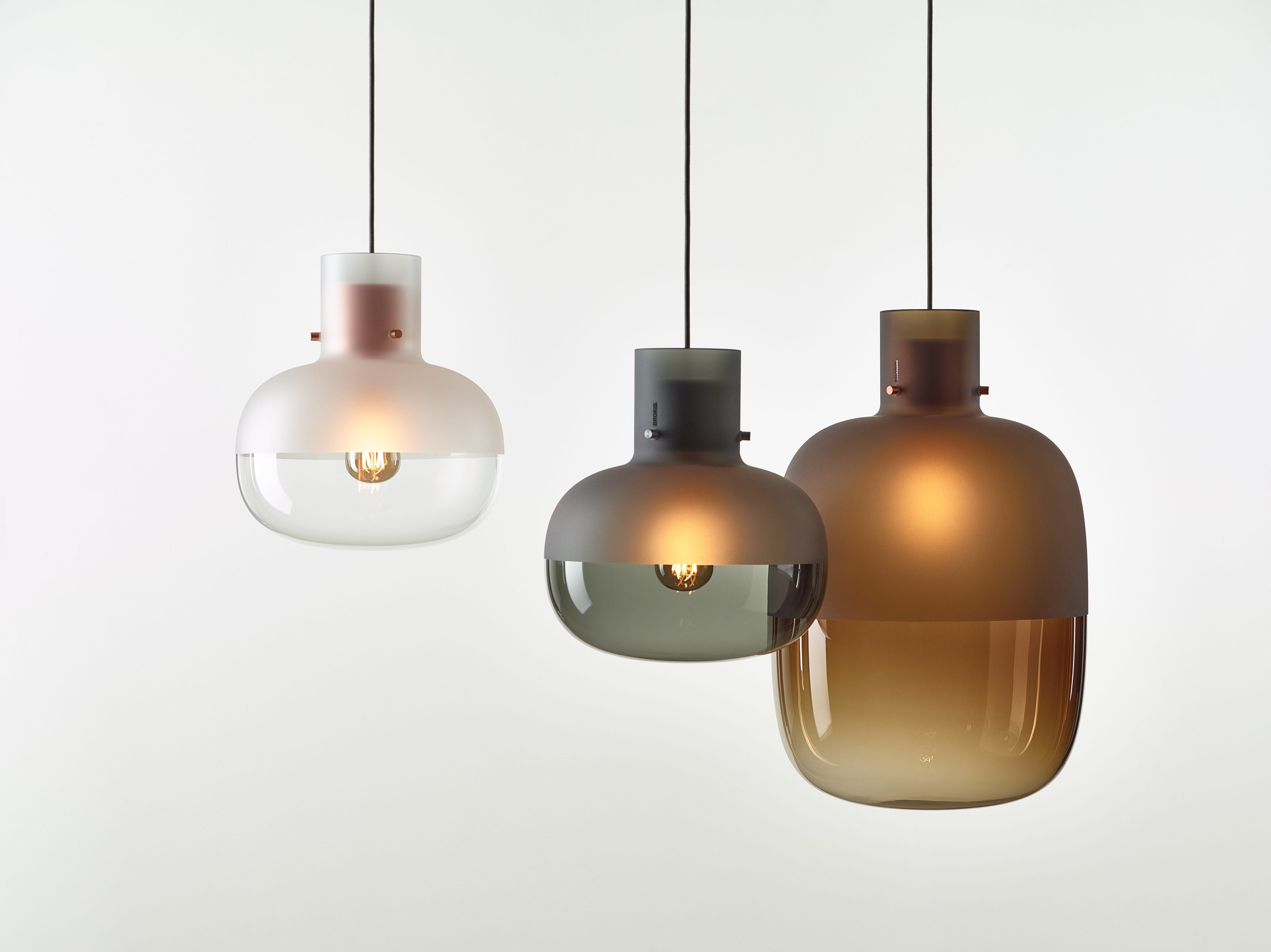 Lampa wisząca AWA MEDIUM szkło dmuchane – drewno, Brokis