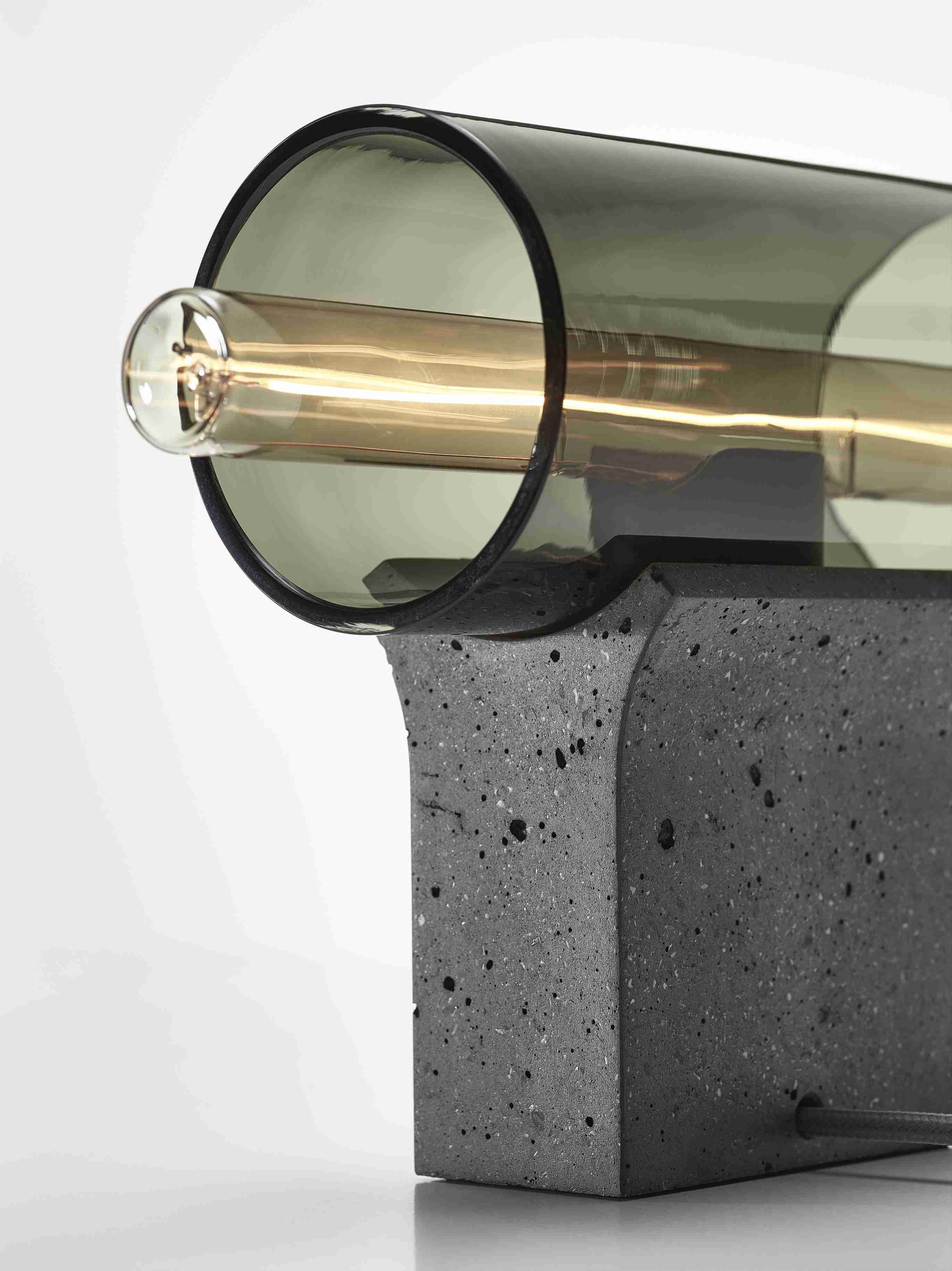Lampa stołowa OVERLAY beton – szkło