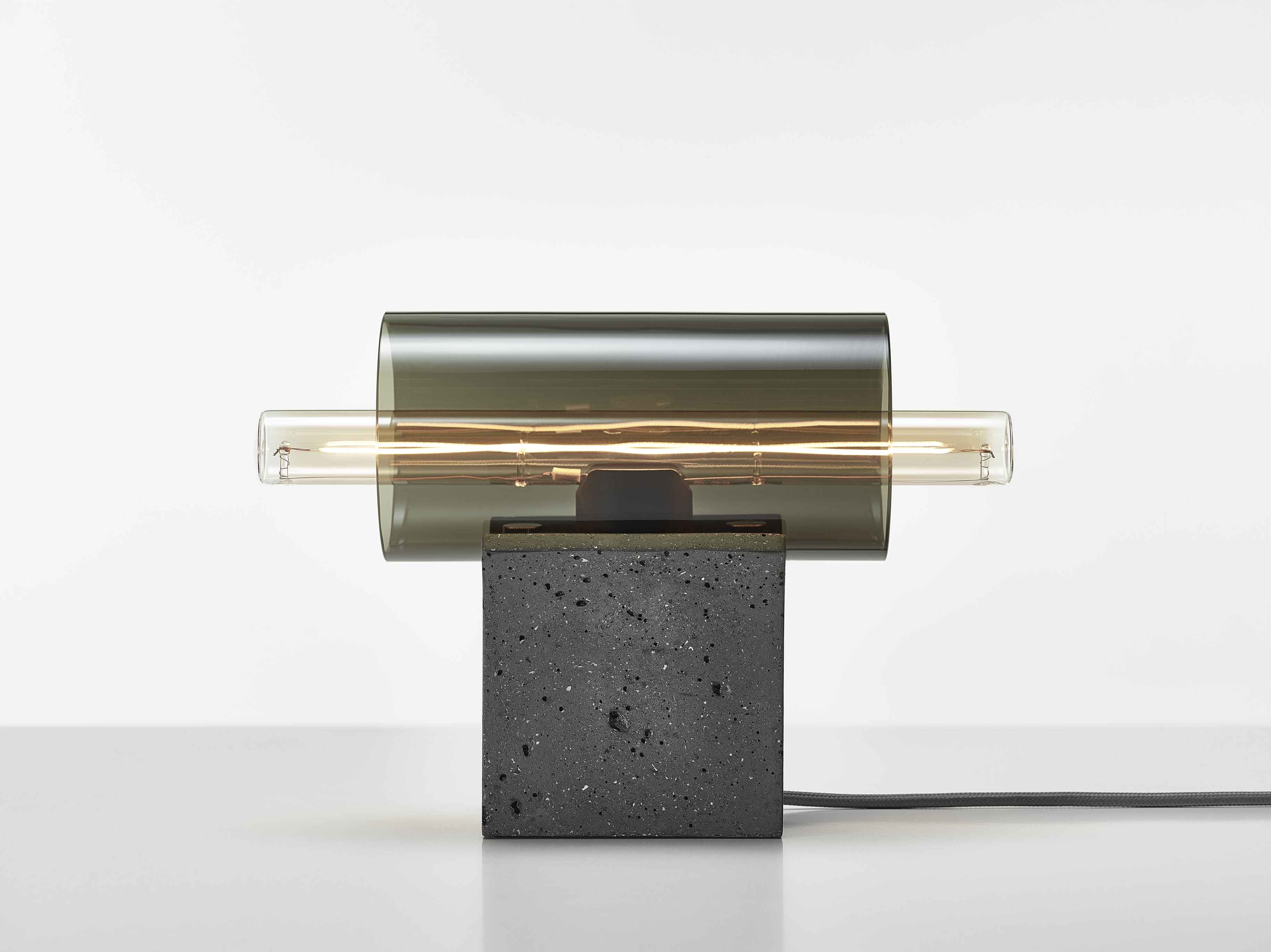 Lampa stołowa OVERLAY beton – szkło