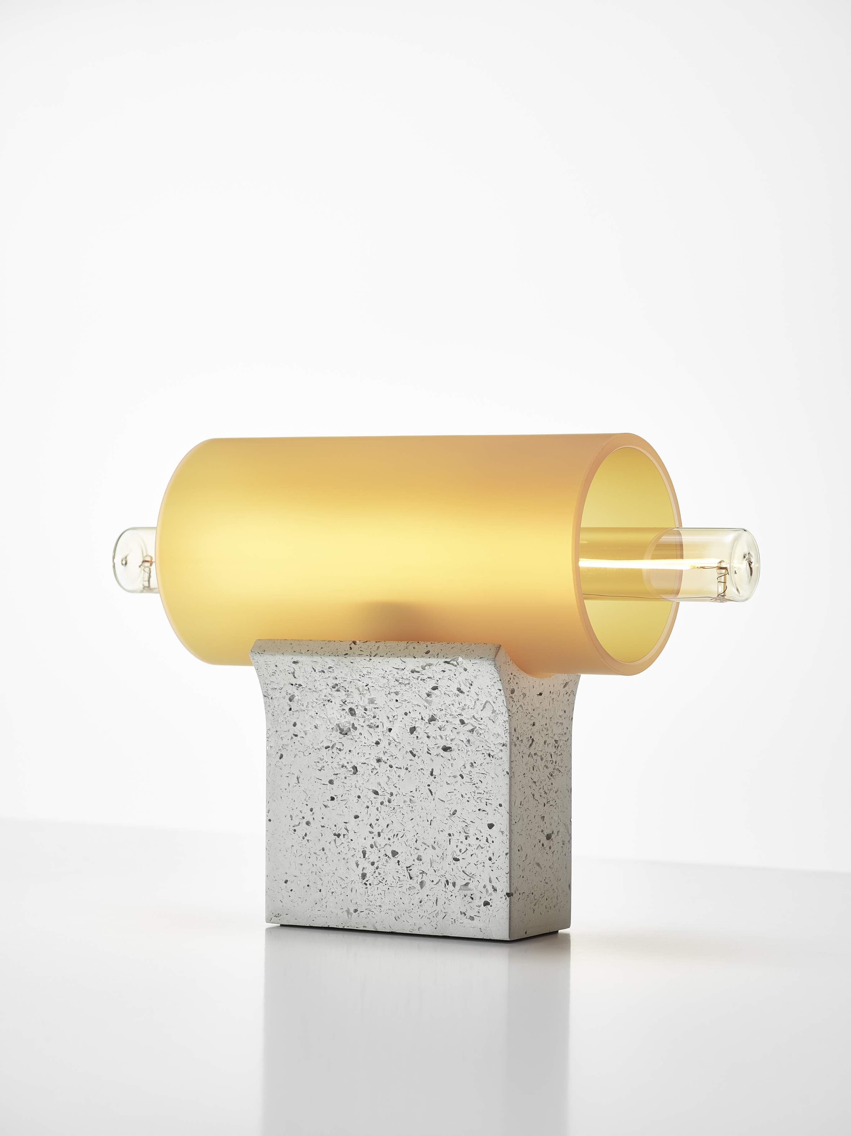 Lampa stołowa OVERLAY beton – styl nowoczesny