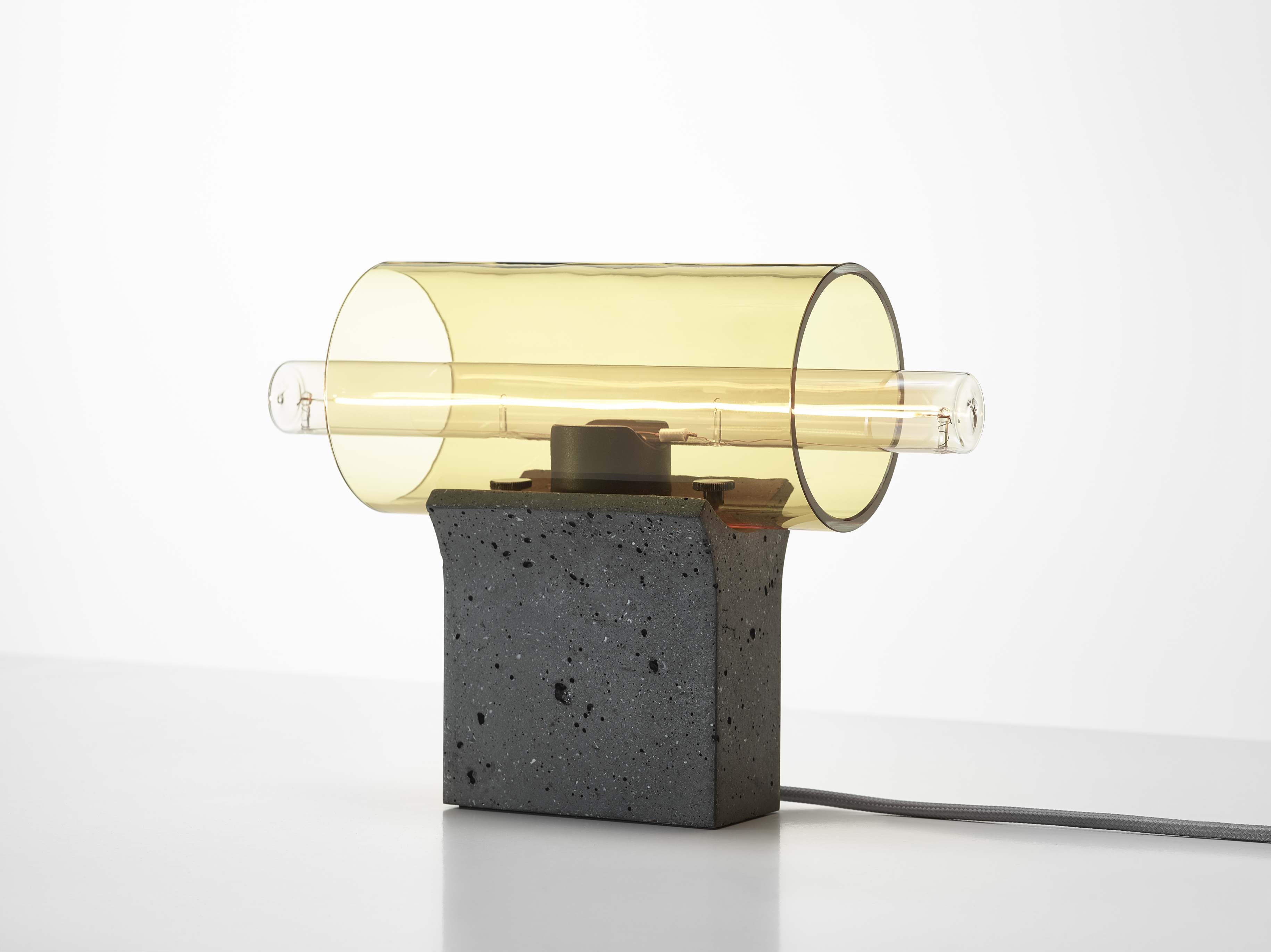 Lampa stołowa OVERLAY beton, marka Brokis