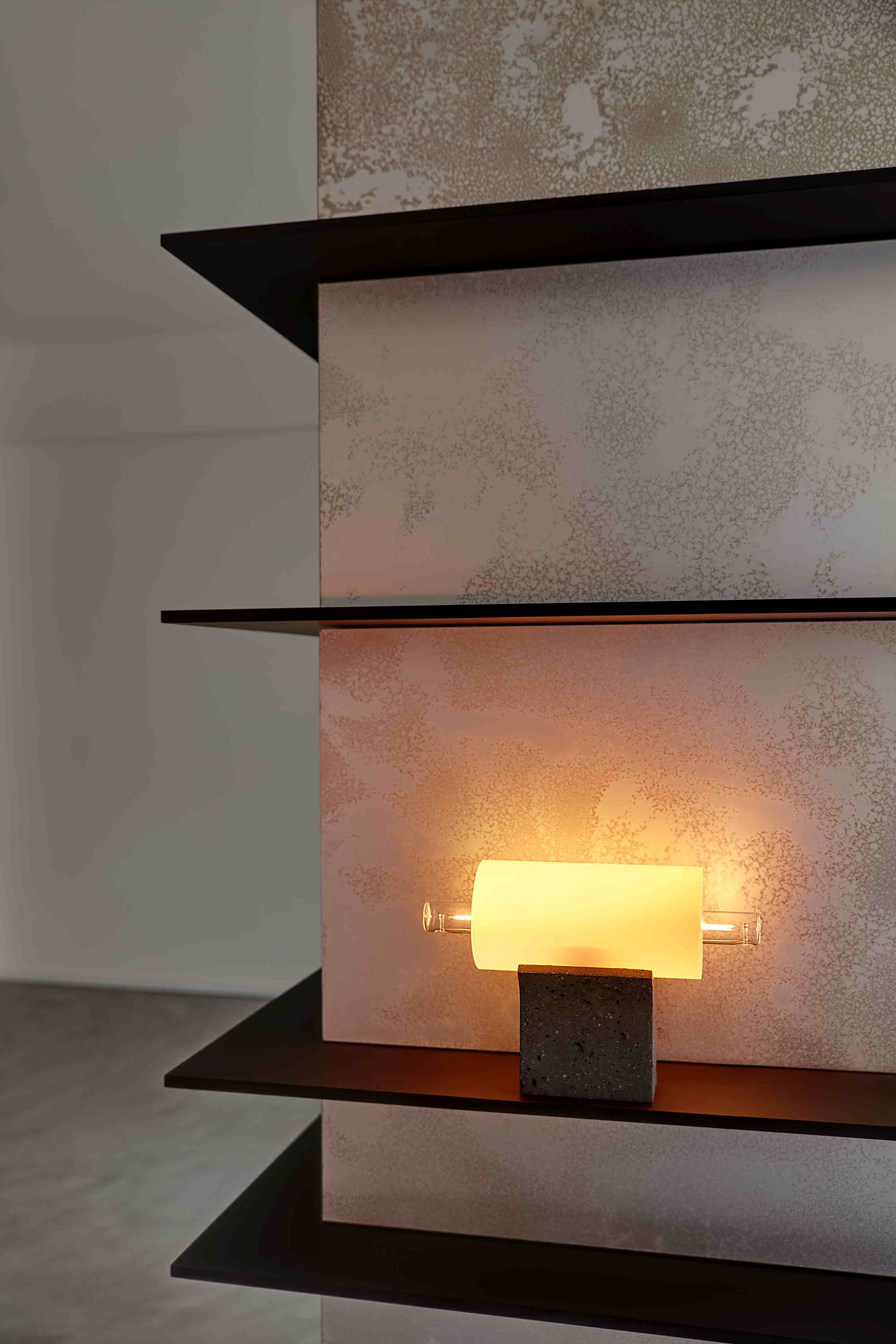 Lampa stołowa OVERLAY beton – Brokis