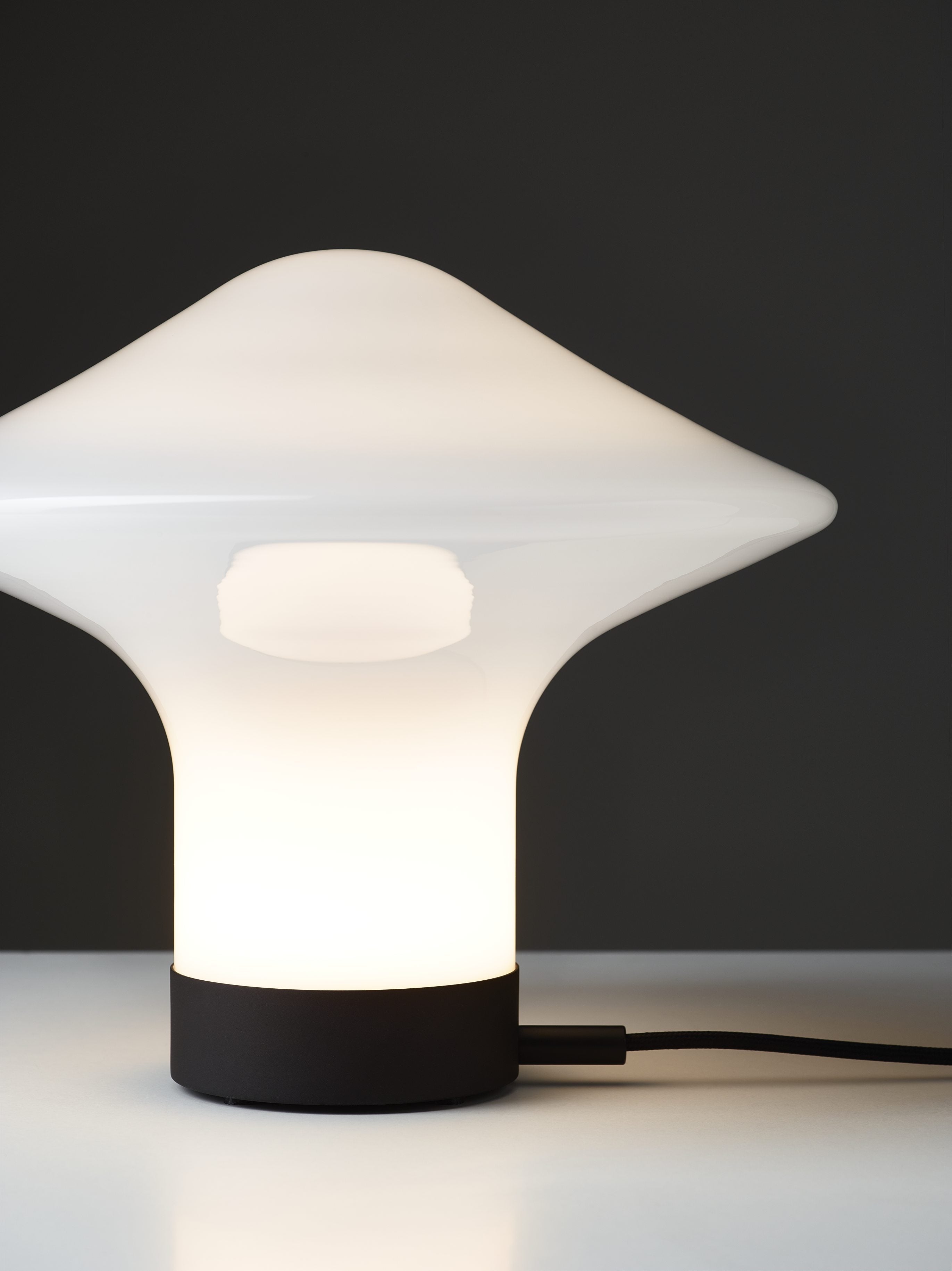 TROTTEL TABLE LAMP INFORMATED GLASS