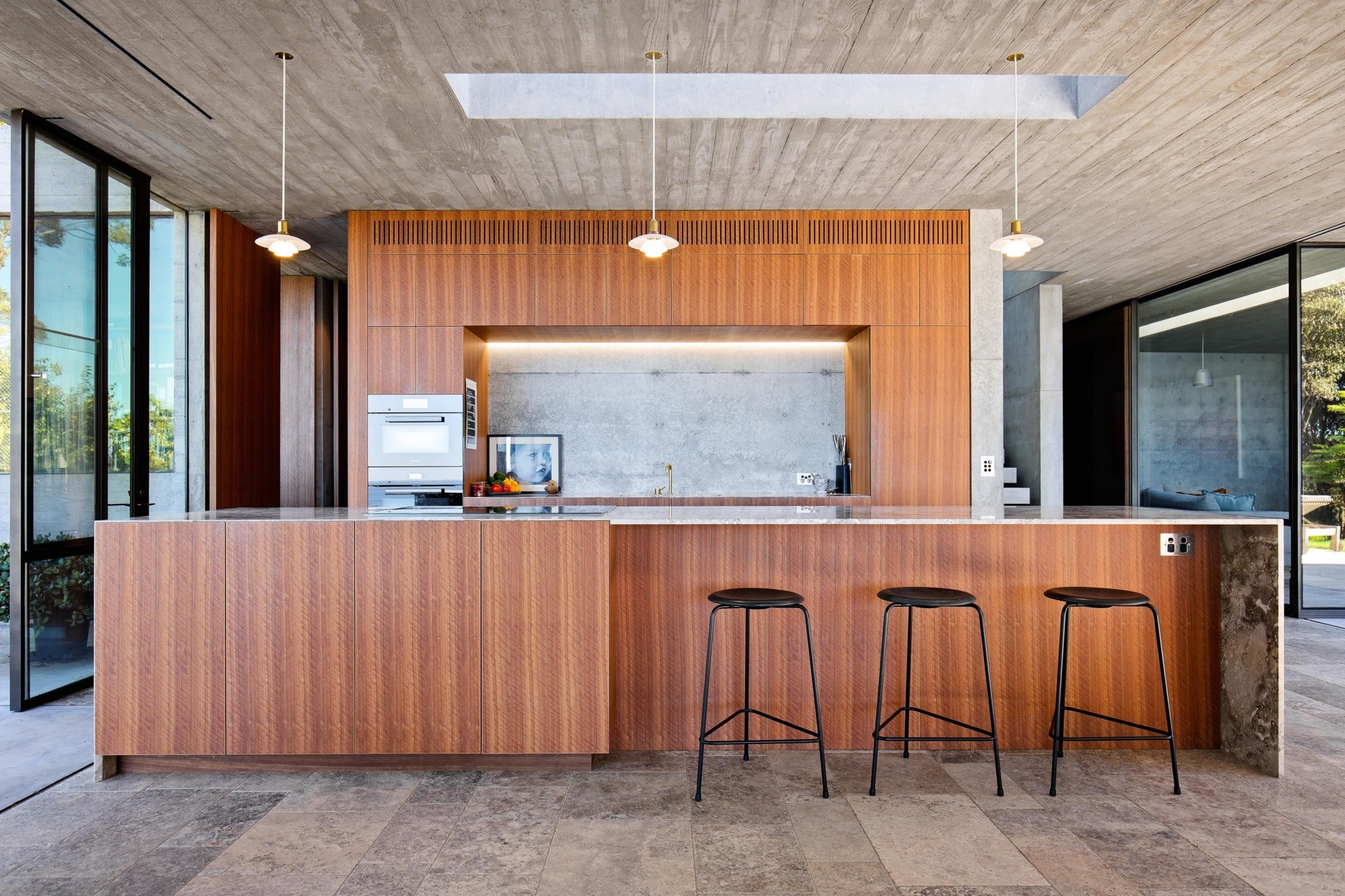 Pendelleuchte PH 2/1 weiß mit messingfarbener Oberfläche