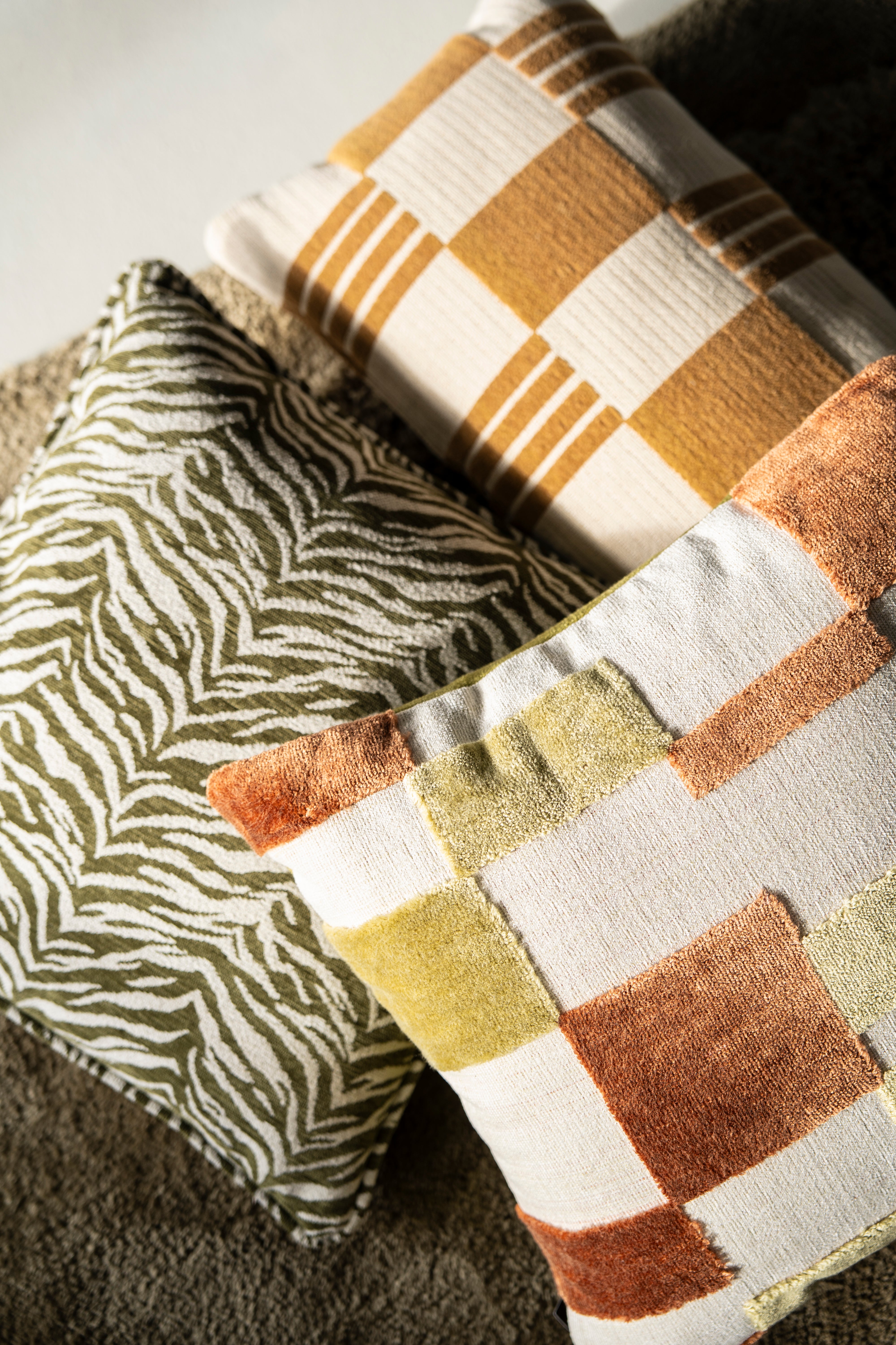 TWIST pillow green with beige