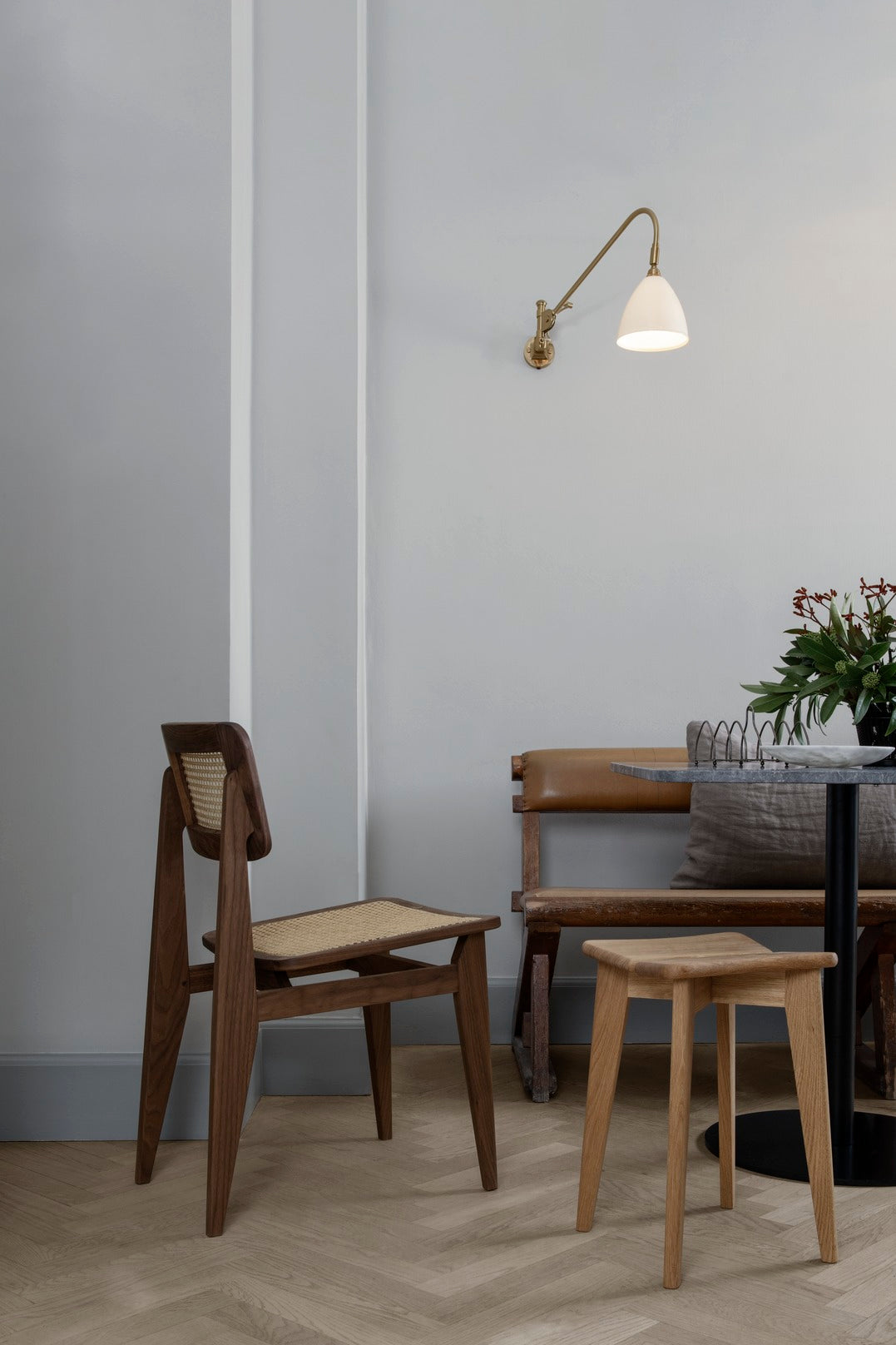 C-CHAIR Stuhl aus Walnussholz mit Geflecht