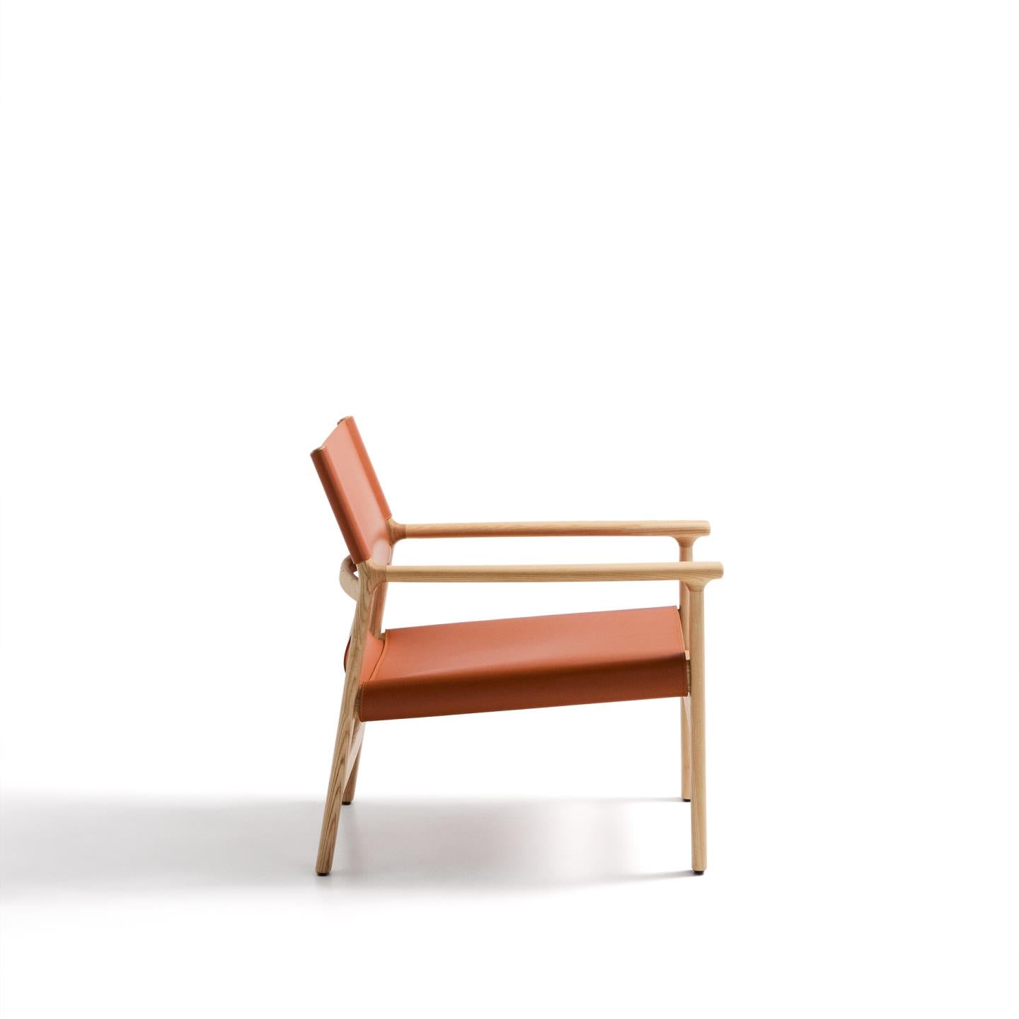 JAN armchair in light brown recycled leather with ash wood