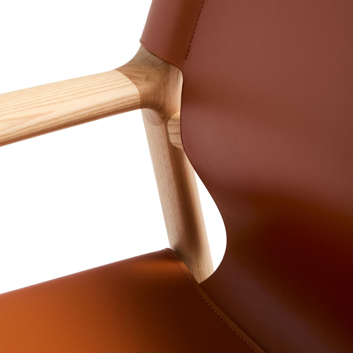 JAN armchair in light brown recycled leather with ash wood