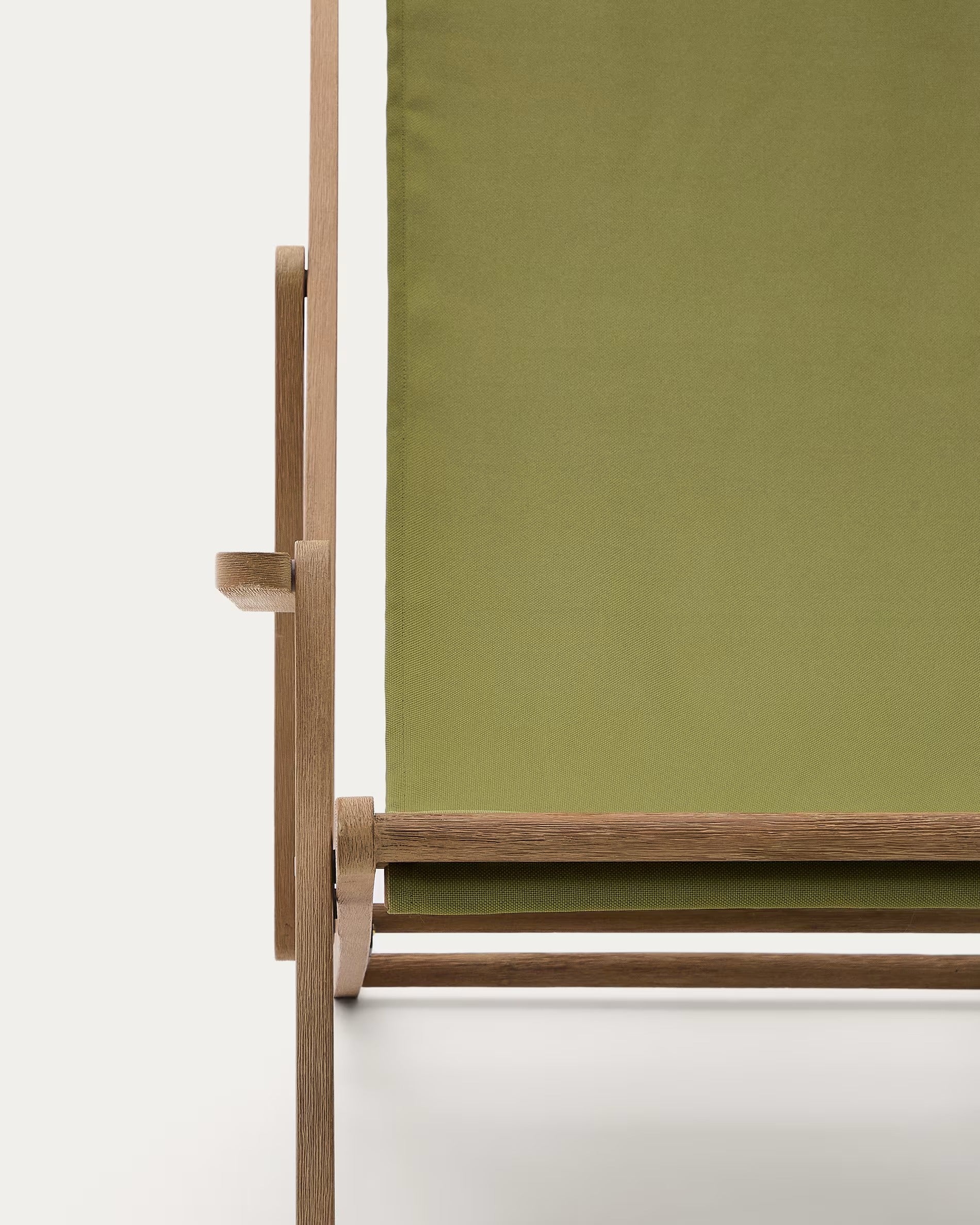 Vilara Green deckchair with an acacia base