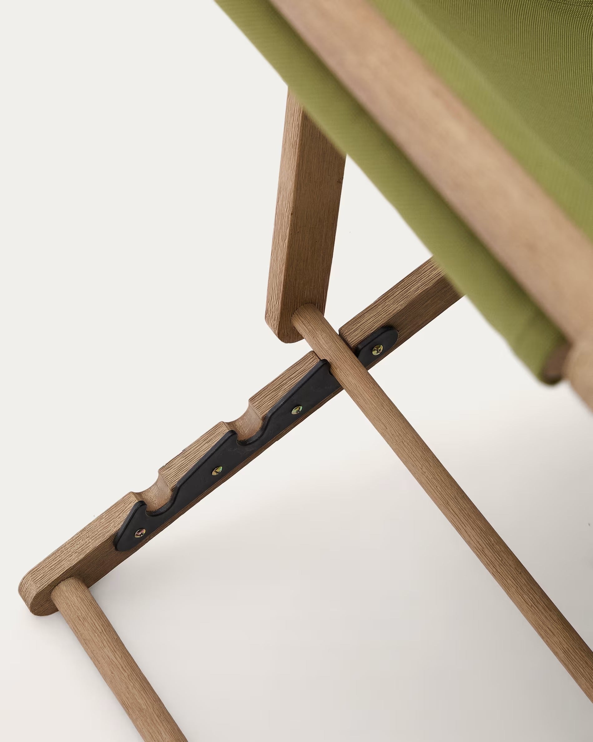 Vilara Green deckchair with an acacia base