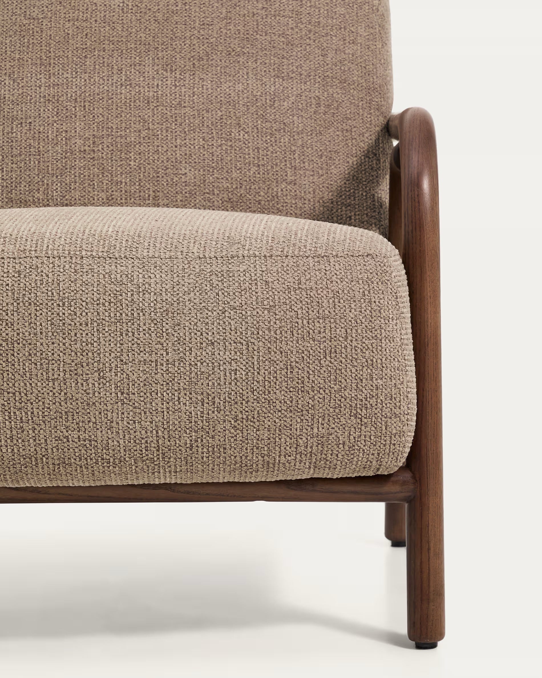Fauteuil SYLO taupe met een donkere essen basis