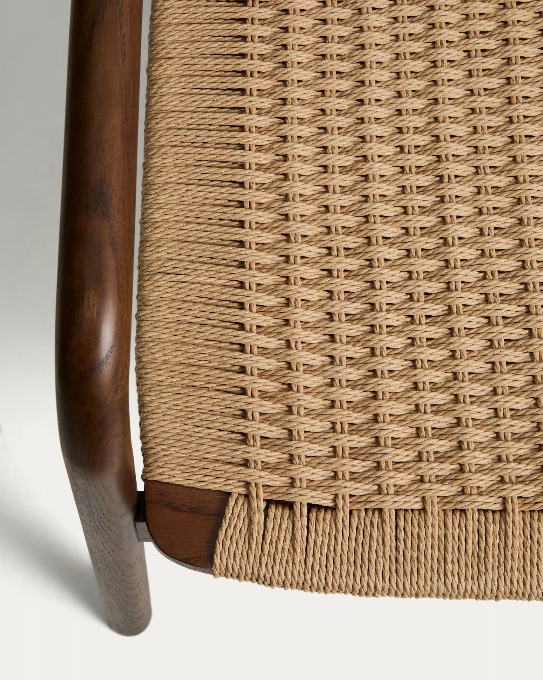 Sessel DERILE beige mit dunklem Holzgestell