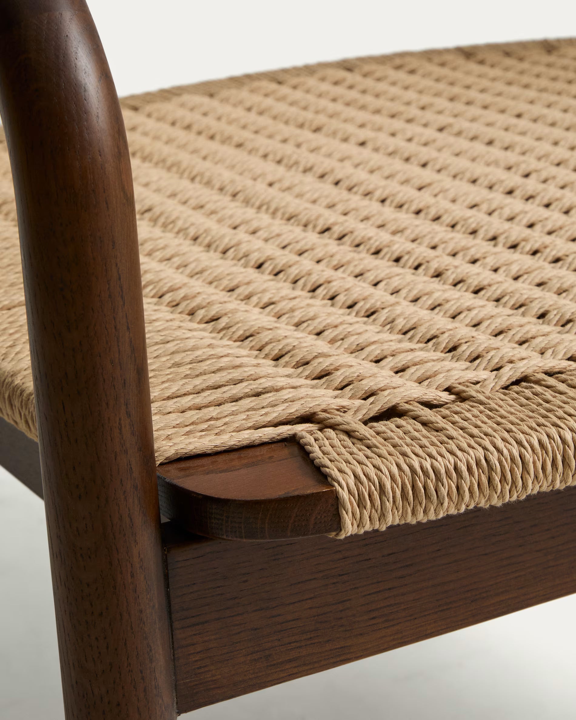 Sessel DERILE beige mit dunklem Holzgestell