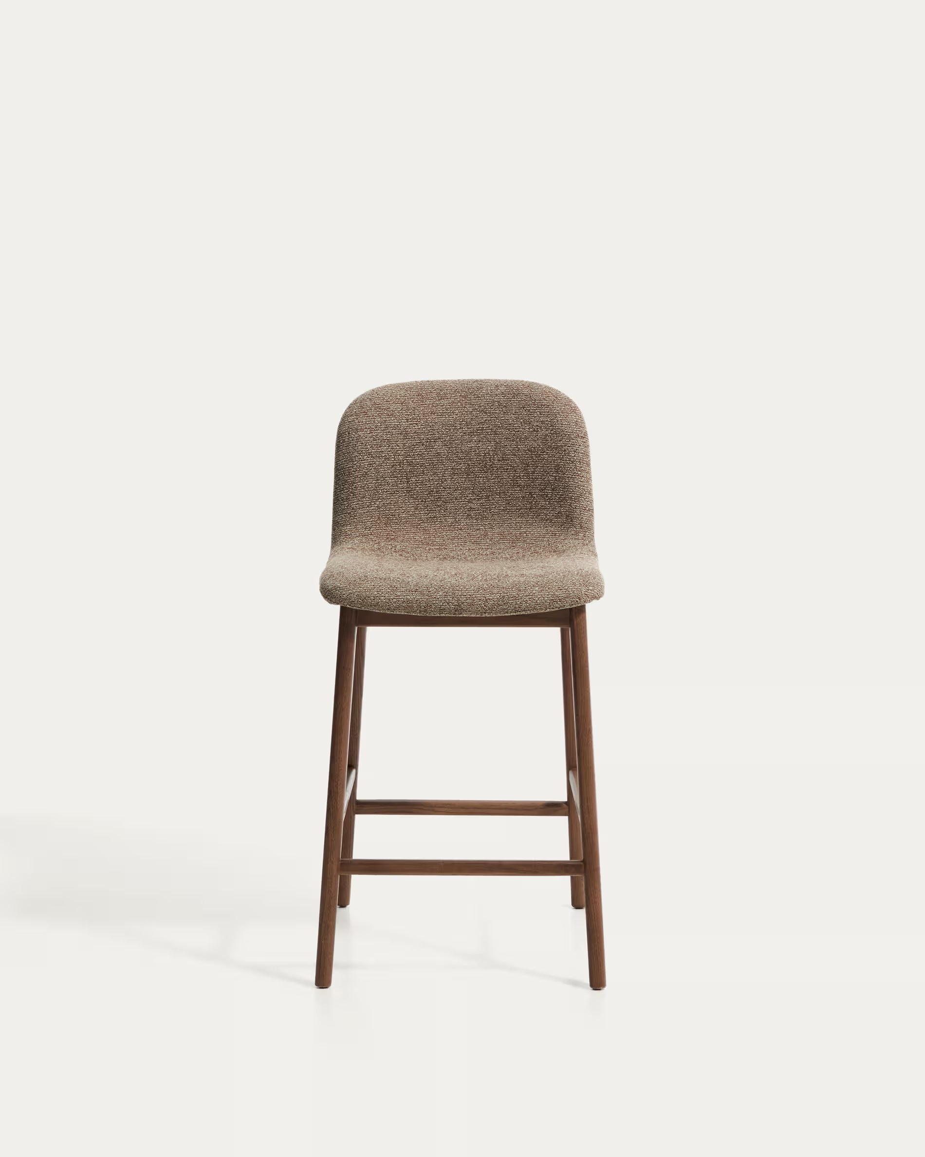 Hocker ELNOR bruin chenille met een eiken basis
