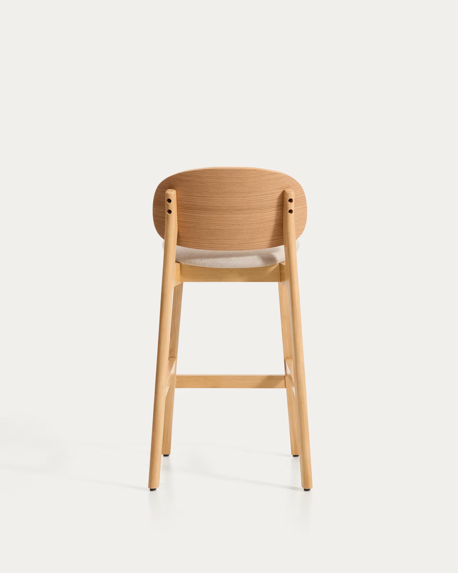 Barstoel LUDARA beige chenille met een gefineerde eiken basis
