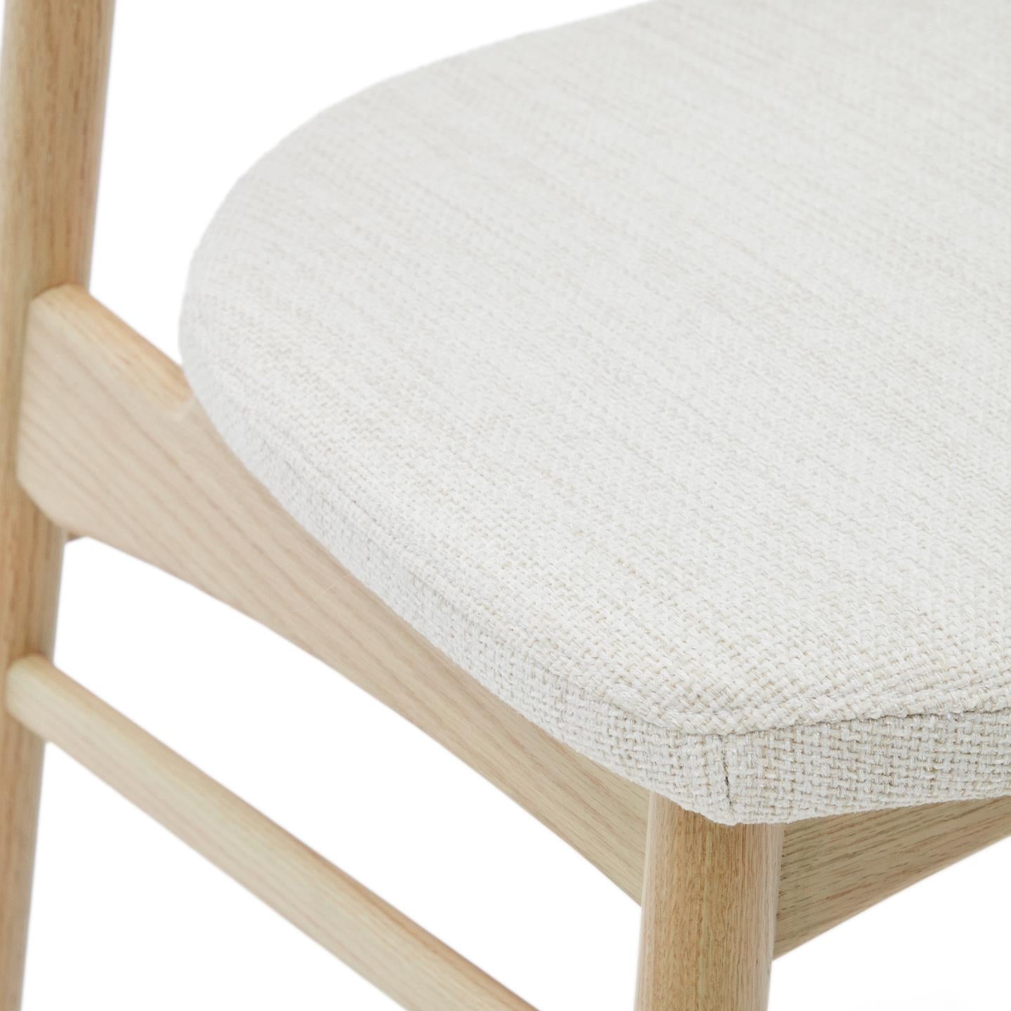 TIMONS chair in beige chenille with an oak base